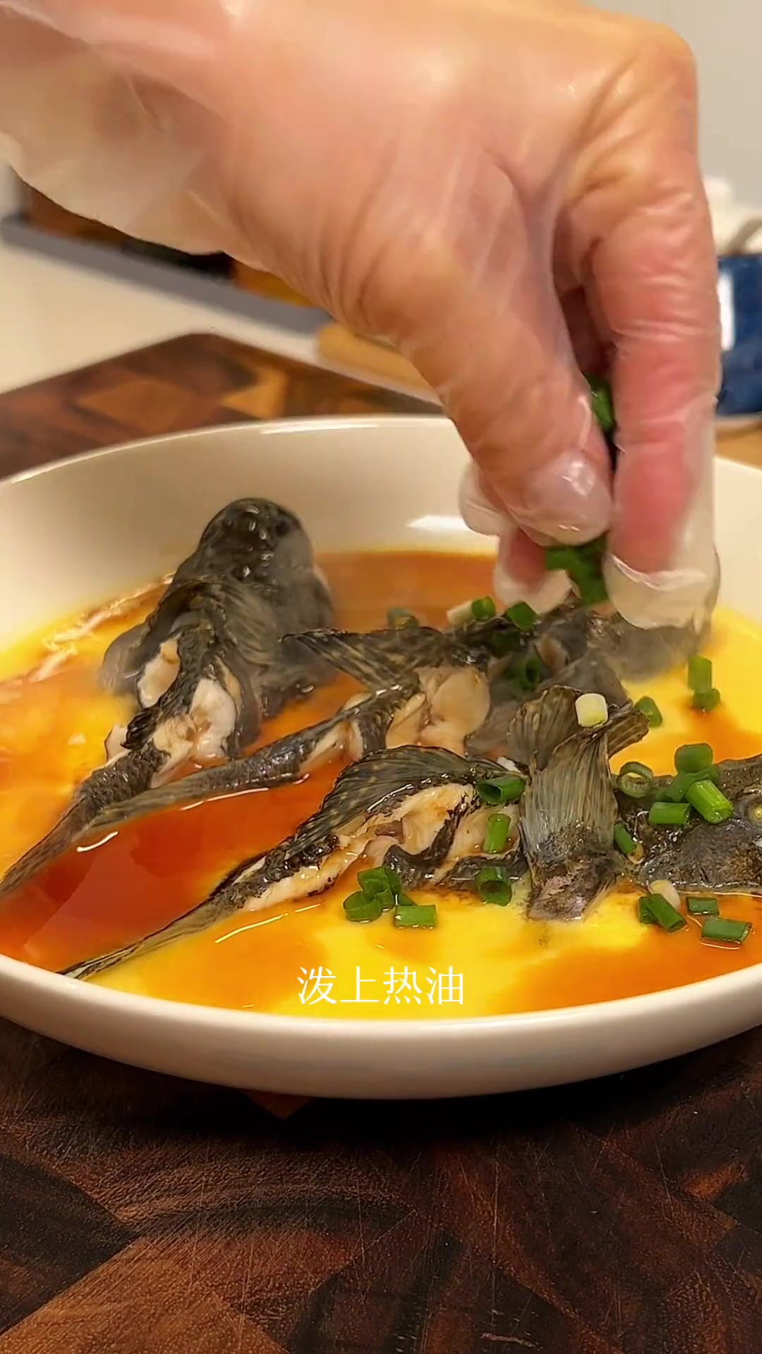 塘鲤鱼上市了,那就来炖个蛋吧,大家试试,鲜美无比