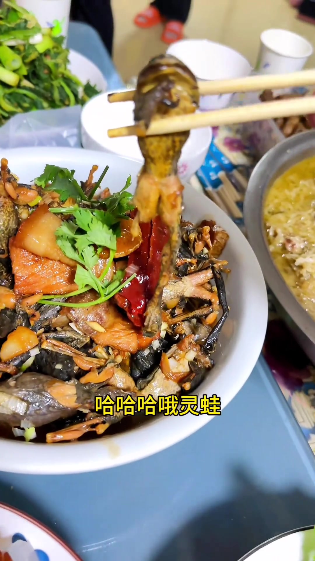家宴是最高礼遇!小鸡炖蘑菇等,东北朋友热情是最好礼物