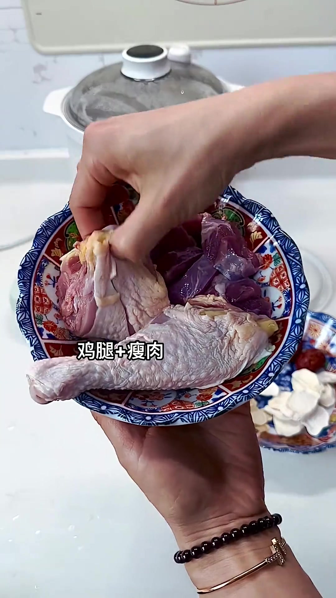 熬夜党救星花旗参鸡汤，这道汤超好喝，超鲜甜