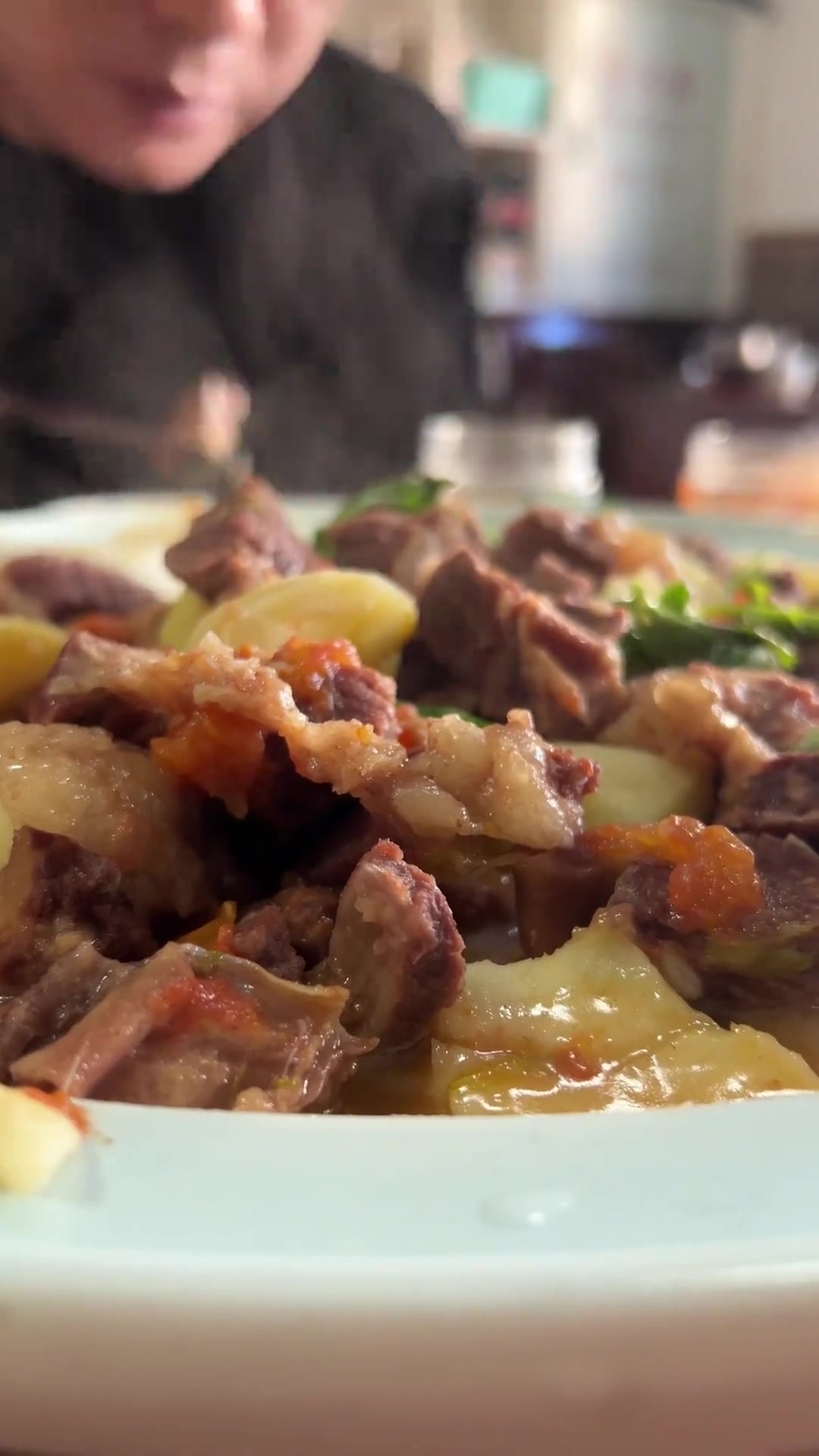 中午做个牛肉炖柿子地瓜留点汤泡饭嗷嗷叫