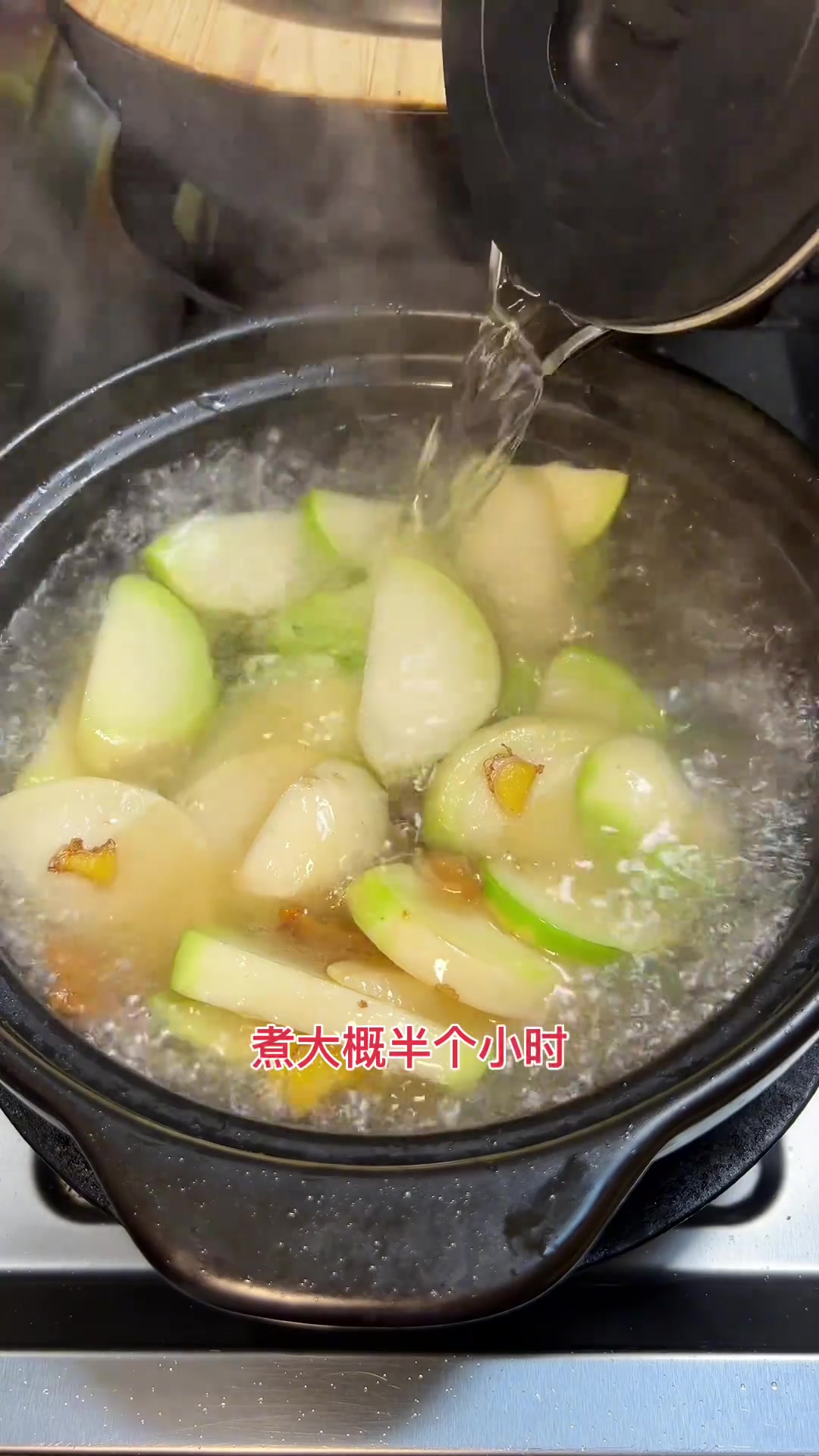 黑腊肉煮半头青萝卜，又甜又粉超好吃！