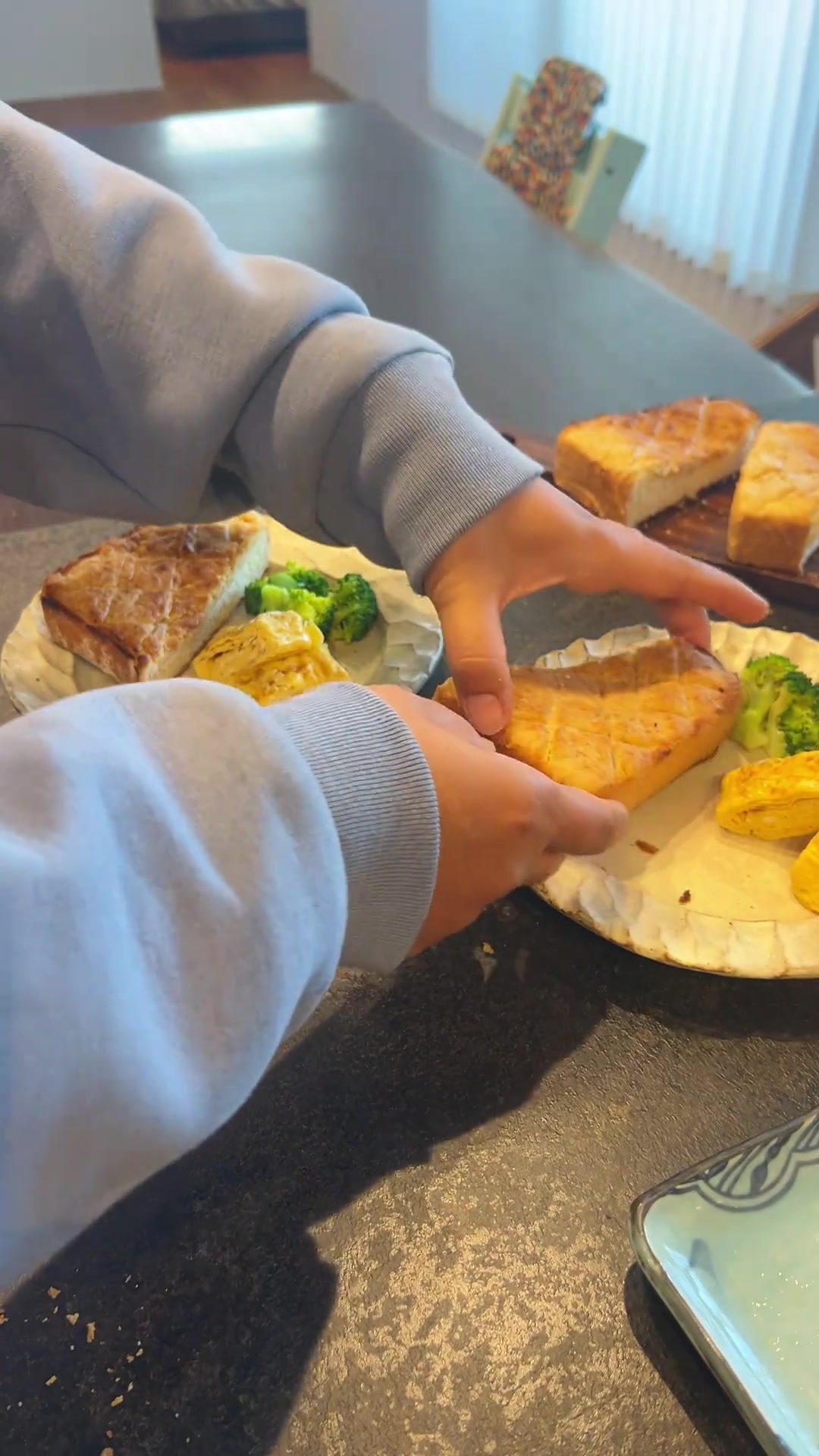 早餐米饭面包换着来,今天的翻版菠萝包面包孩子们大满足