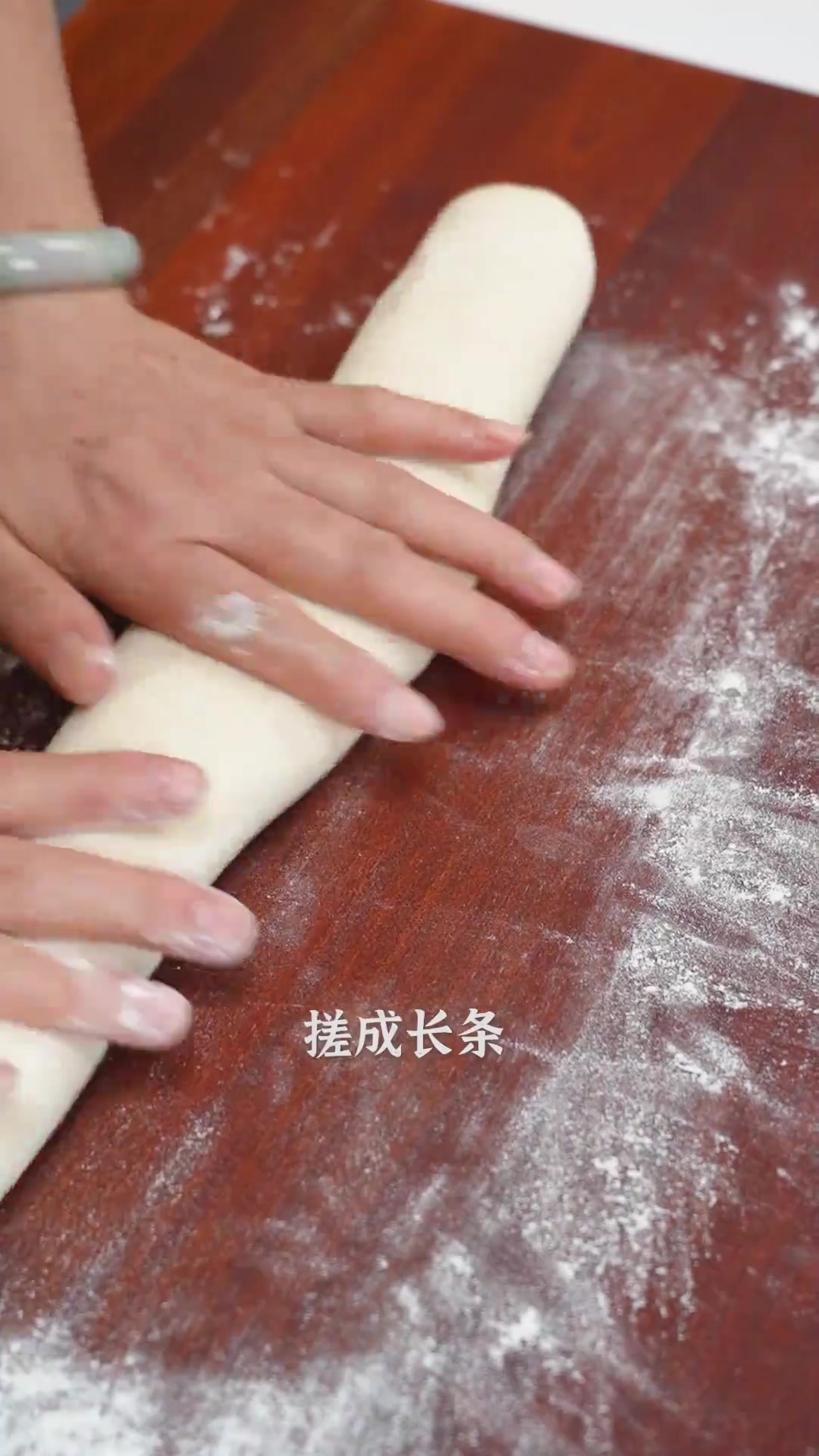 青菜青翠可口，香菇鲜香味美！如果你吃腻了肉包，其实素菜包也很不错噢~