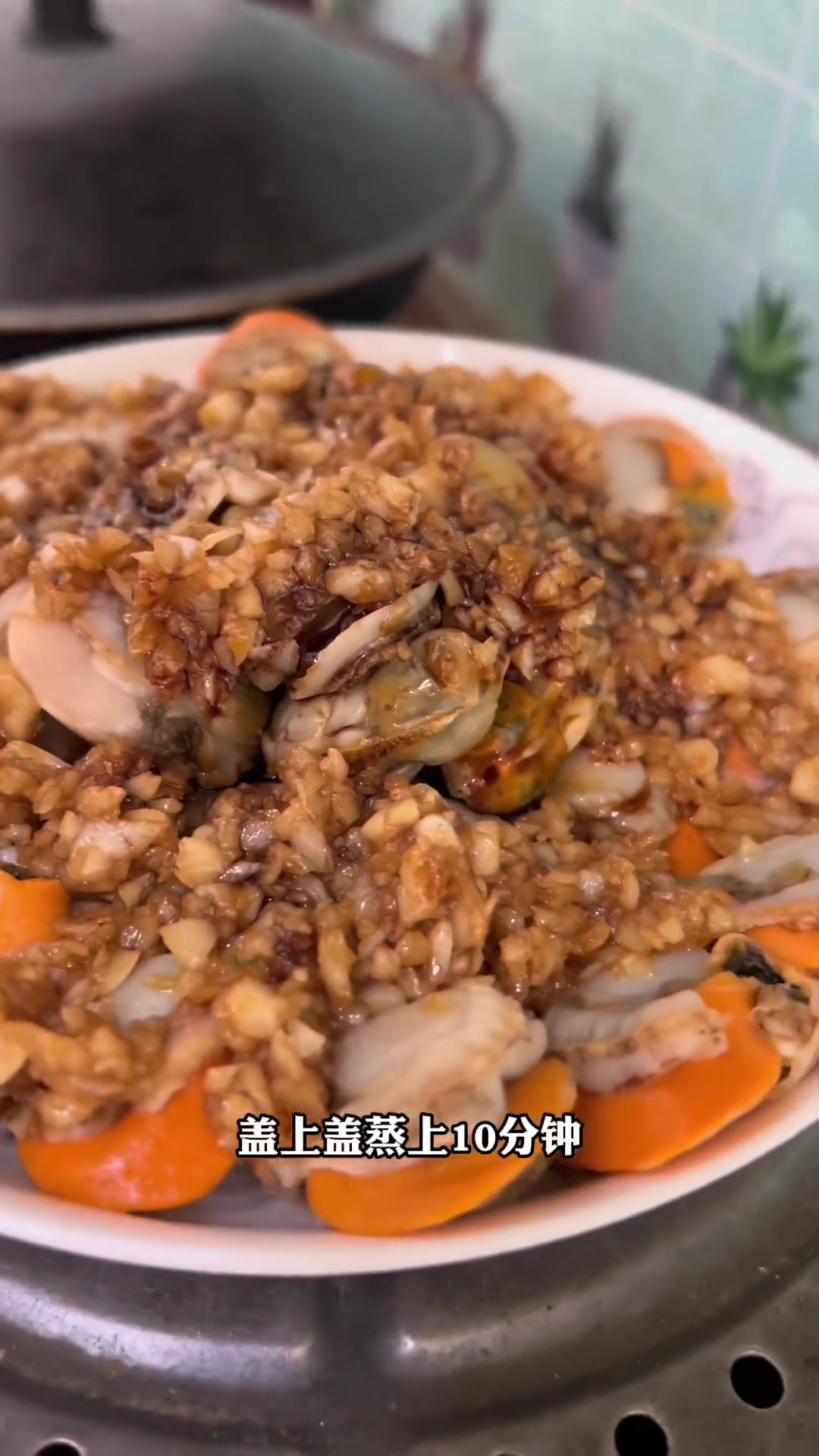 蒜蓉粉丝蒸扇贝特别简单,中午不知道吃什么就这样来一份