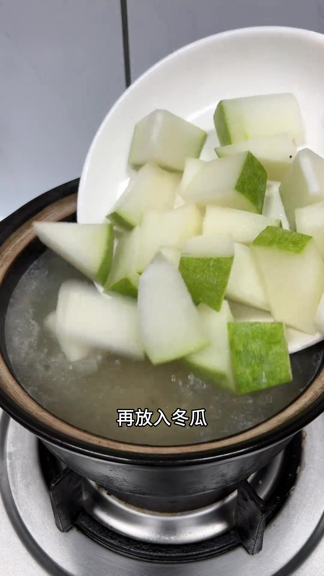 薏米绿豆冬瓜排骨汤，非常适合现在喝的一道汤品