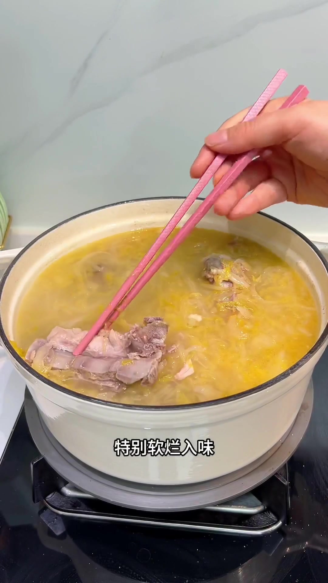 魏先生36岁生日，下厨做8个小菜跟家人庆祝一下，感慨已携手走过了10多个年头，日子平平淡淡
