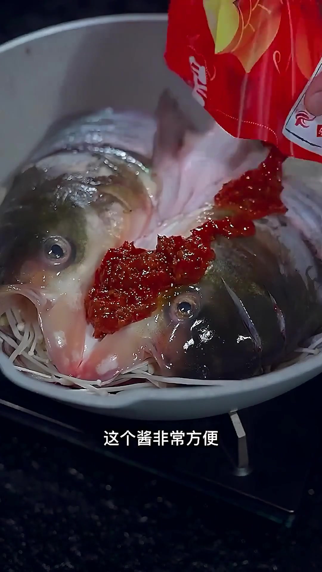 鱼头像我这样做，亲戚朋友夸你是大厨