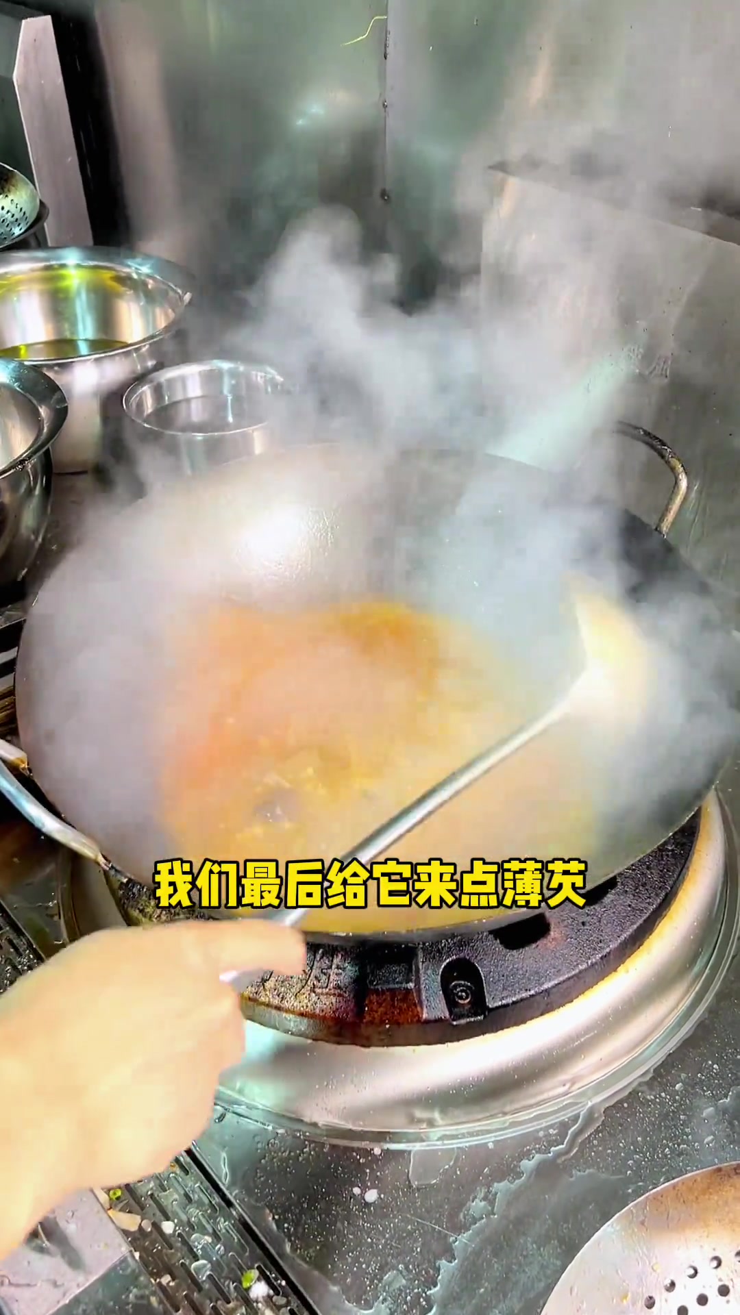 不喜欢吃辣的朋友一定不要错过这道蒜香烤鱼