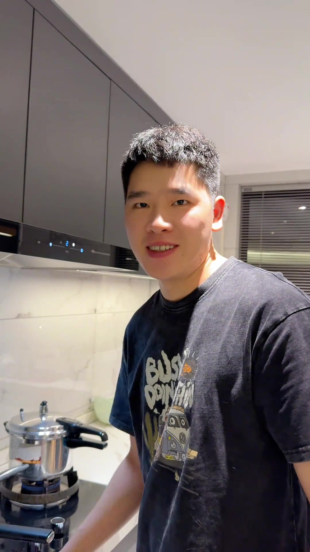 让我看看谁还没有吃到番茄牛腩堡