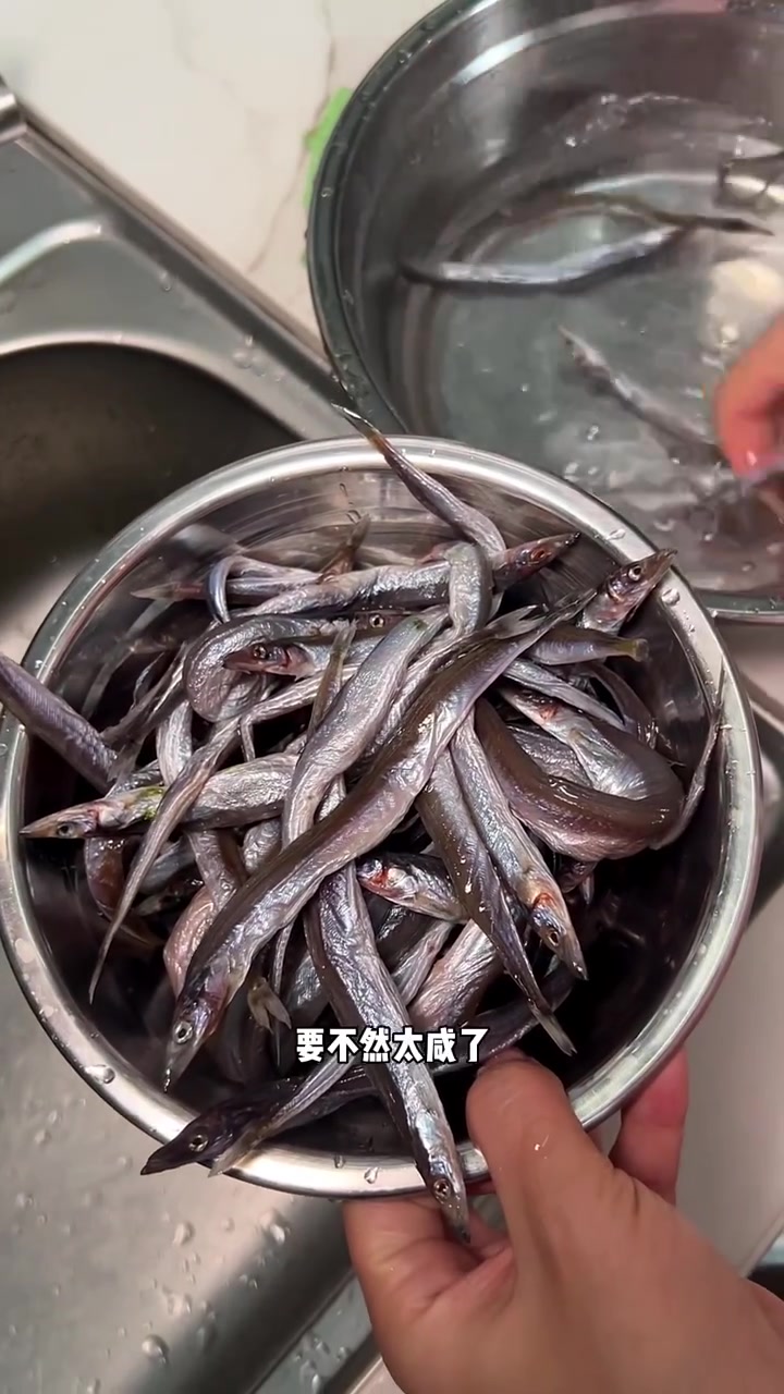 哎呀妈呀,太下饭了,吃了这个咸鱼干,多吃两碗饭