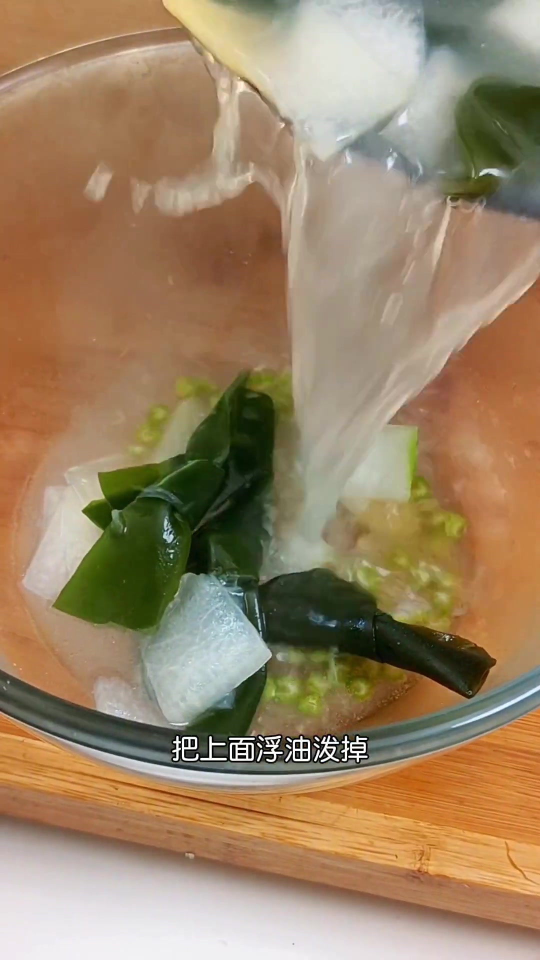 天气渐凉,老冬瓜海带汤这样做,鲜美好喝超简单!