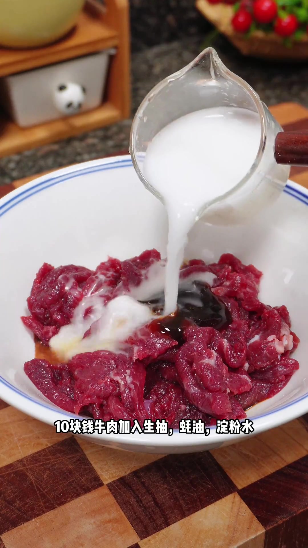 太忙没时间做饭，那就煮一碗酸菜牛肉面，酸辣爽口，简单又方便