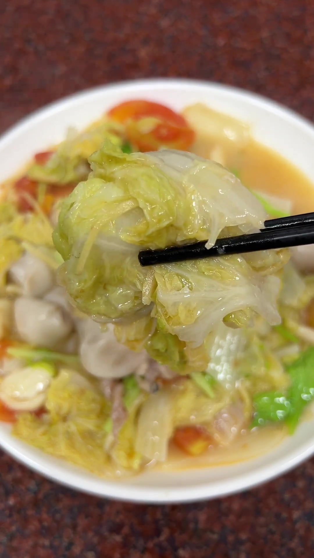 蕃茄白菜焖鱼泡，非常好吃的一道潮汕家常菜