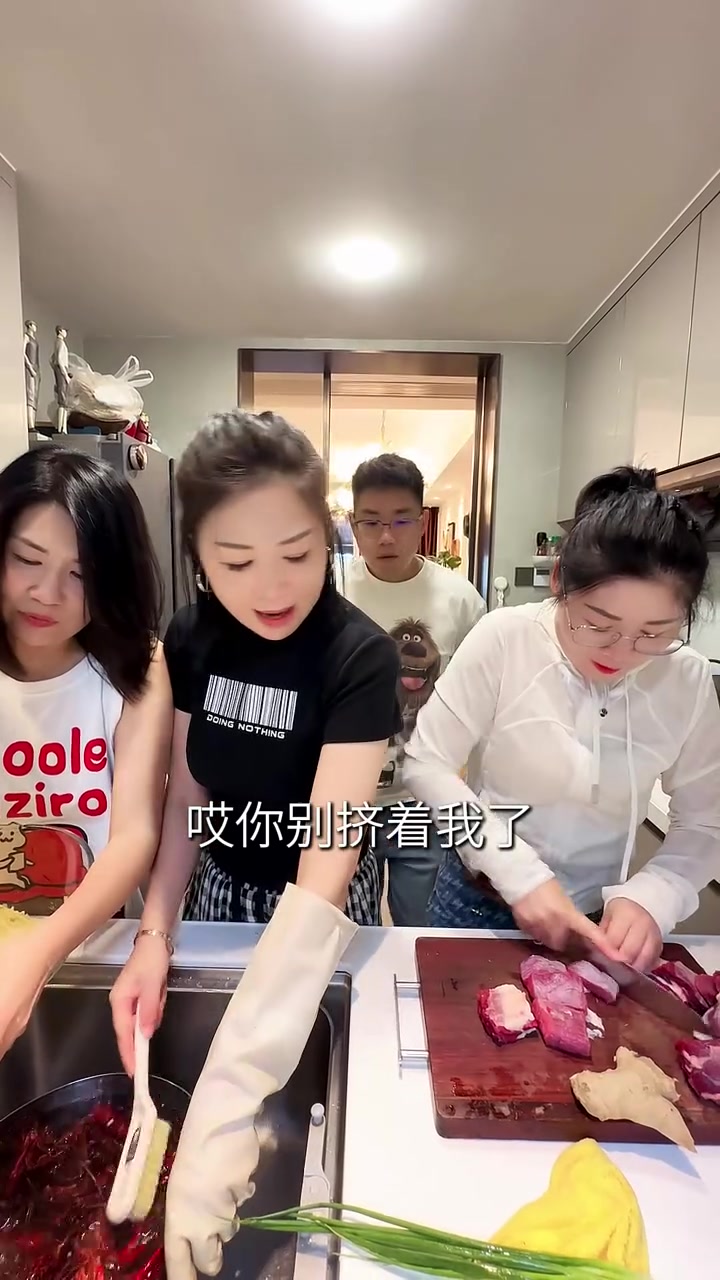 泡面姐弟记录真实生活，跟着专家学做泡面