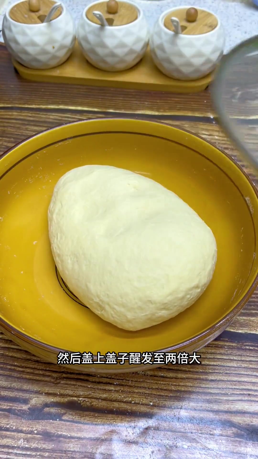 自从学会了这个早餐炸油饼，就在没在外面买过，外酥里软，凉了都不硬