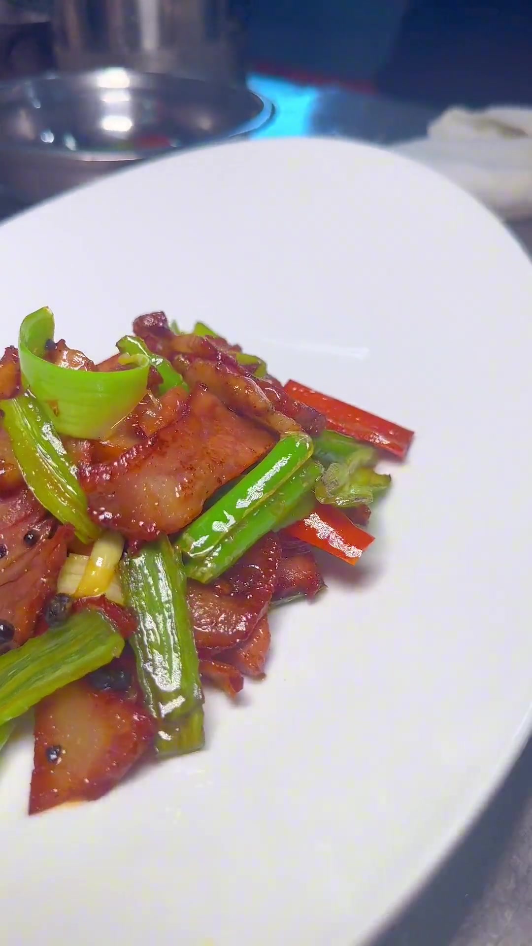 湘味汁爆西班牙黑猪头肉。别有一般分味