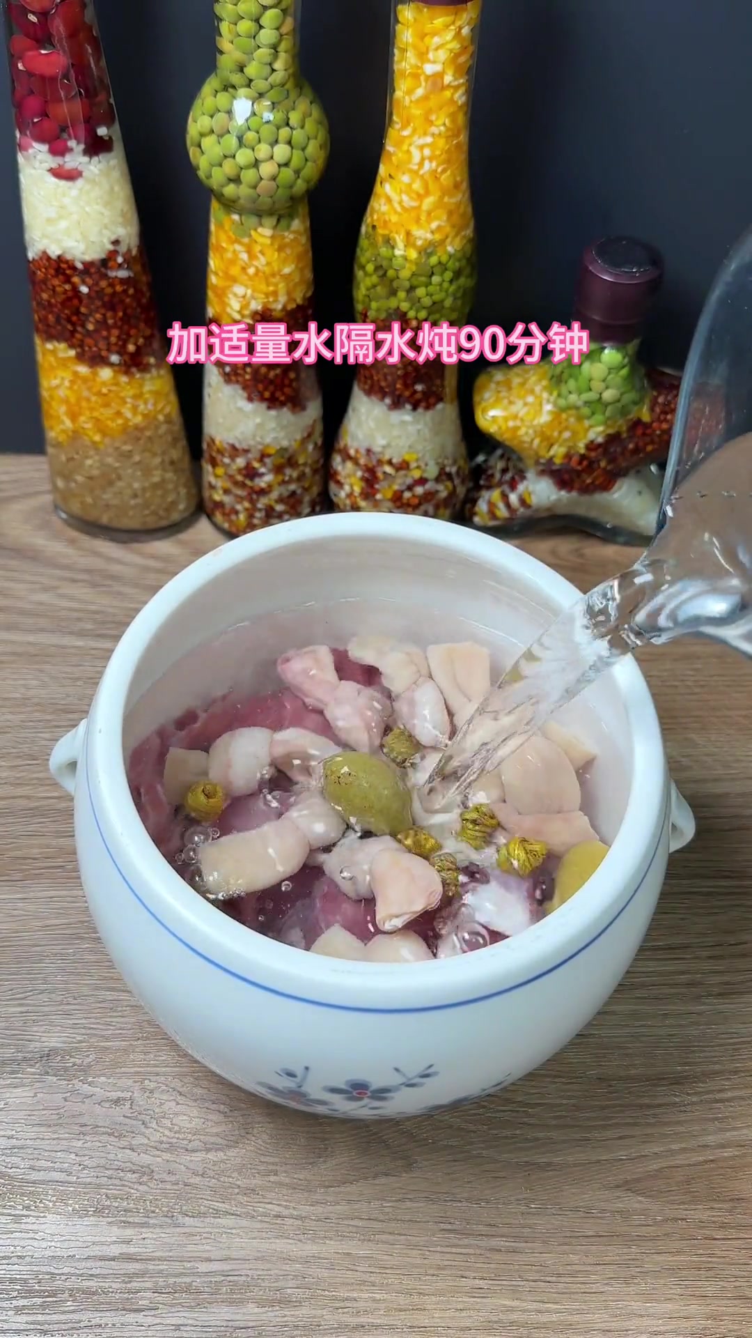 闽南人都知道咸橄榄炖汤,平时可以跟瘦肉,小肠,猪舌炖汤或是直接泡水喝