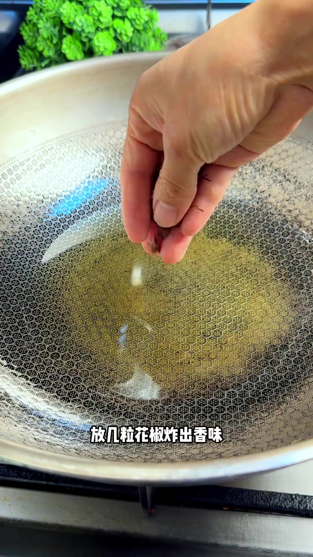 《麻辣藕片》简单易学的麻辣藕片,清脆爽口,好吃又下饭