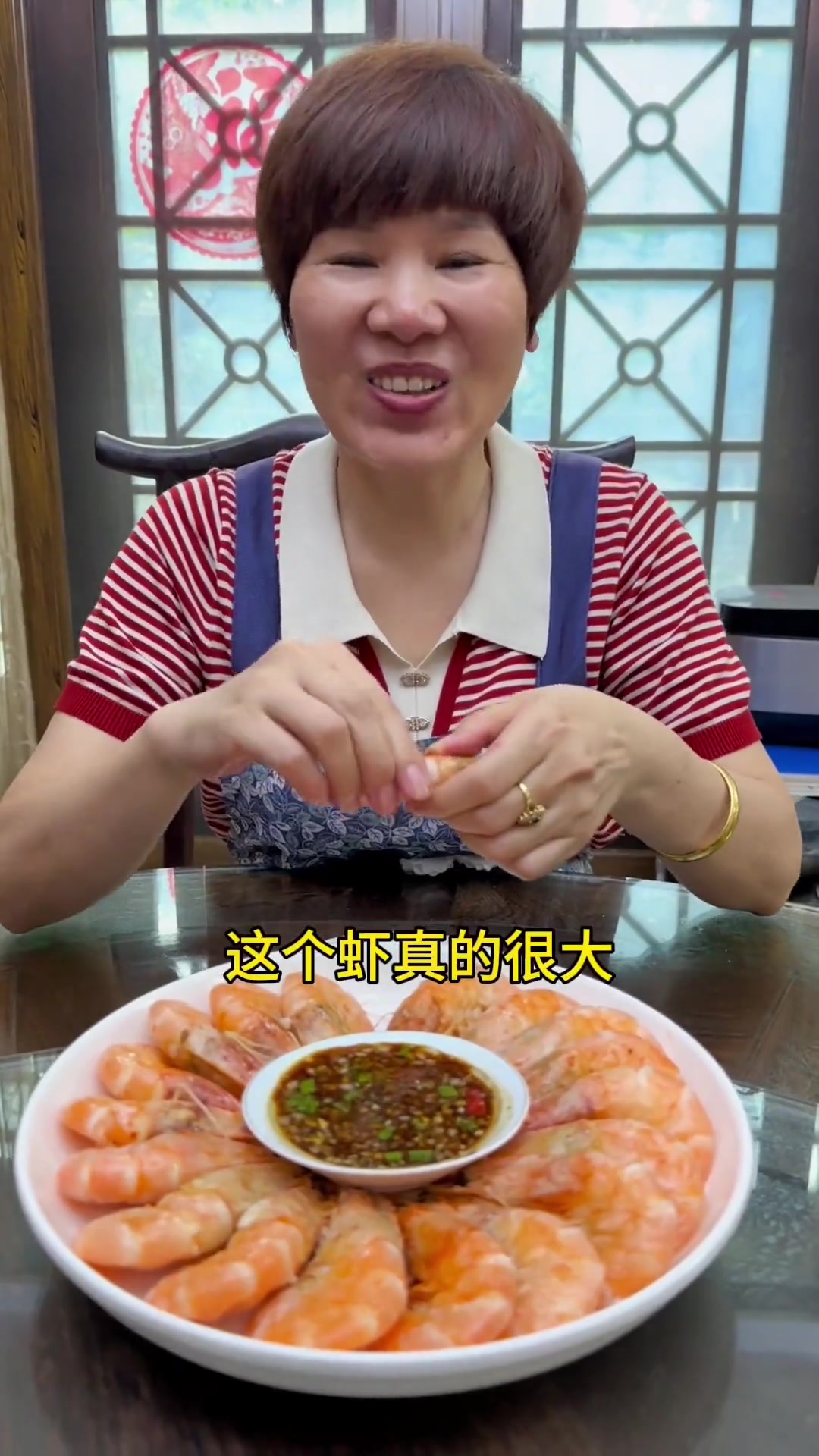 好吃的南美白虾来喽,今天做了份白灼虾,肉质Q弹紧实,鲜中带点甜,真的太美味了