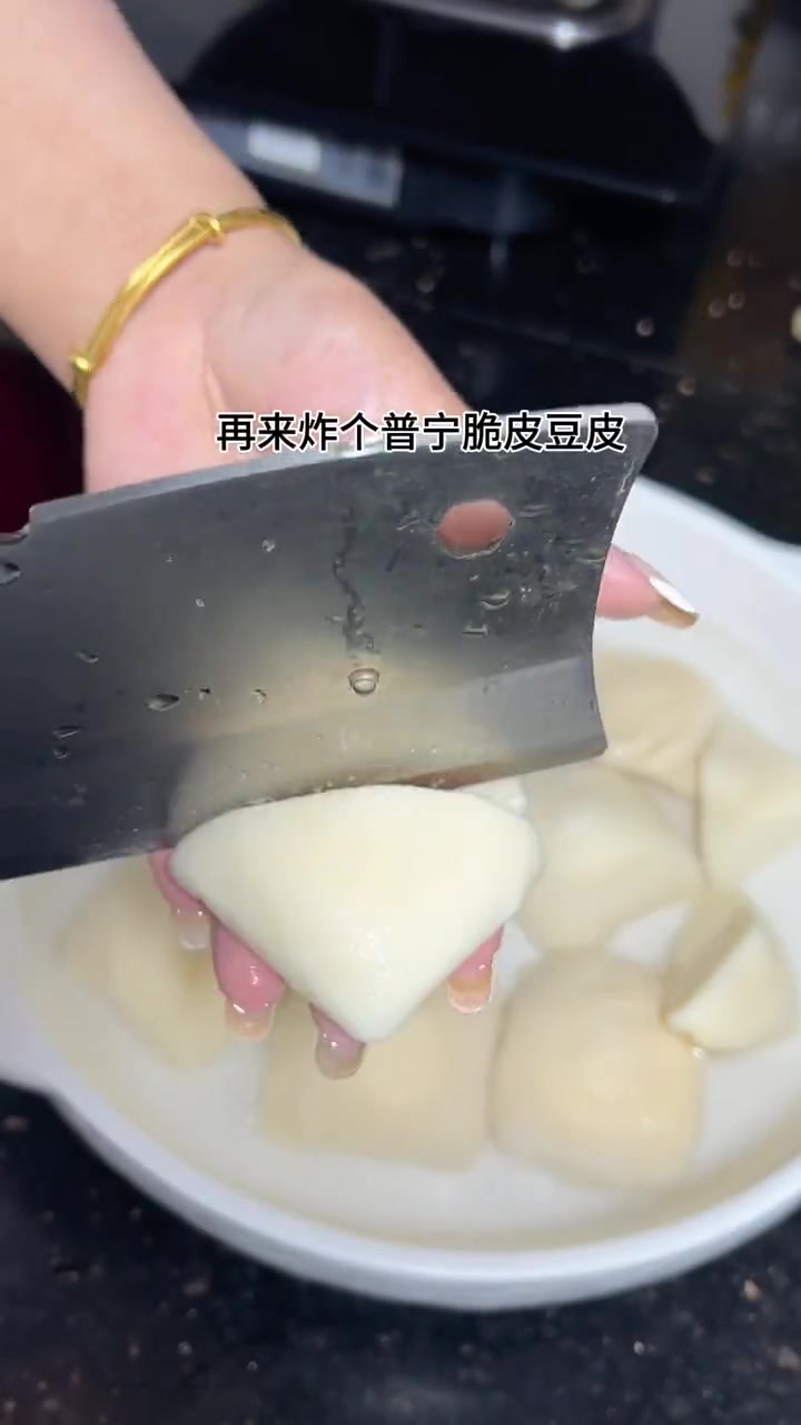 潮汕人的晚餐柠檬手撕鸡椒盐土豆虾普宁脆皮豆干手撕包菜油甘酸梅汤