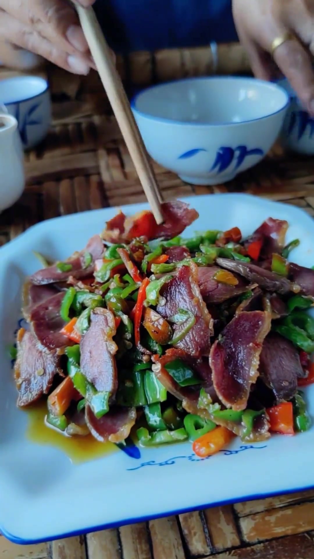 青椒炒鹅干巴，太好吃了