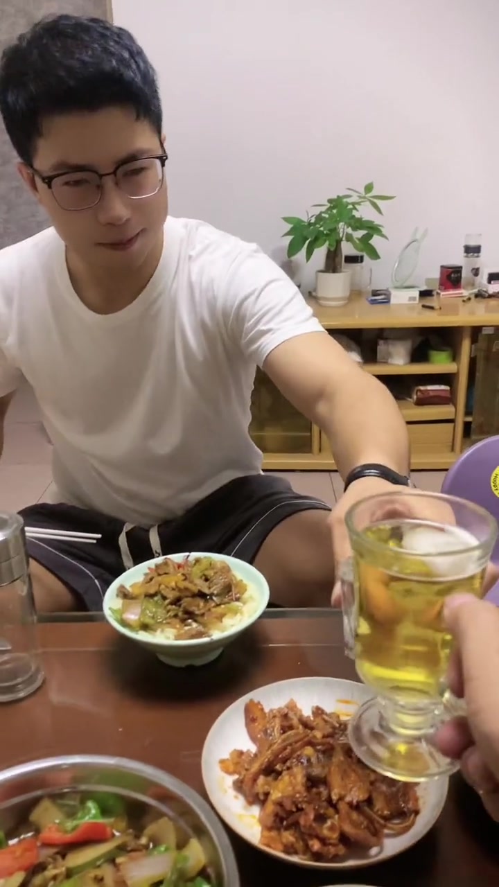 整了个羊腿,来个豪华版过油肉拌面,老攒劲了Claw