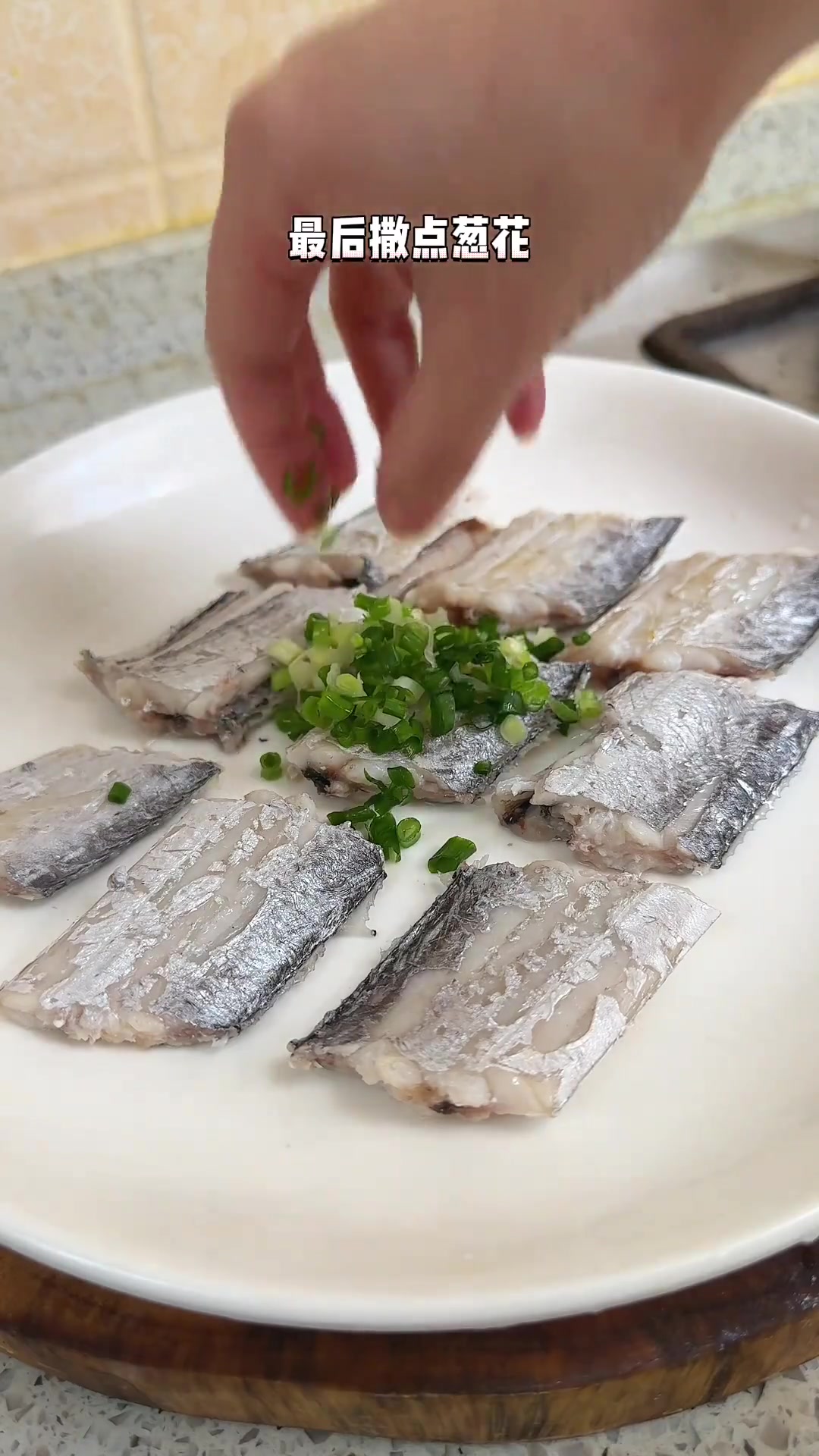 感谢大厨分享的水焖带鱼的做法，已经不能用嫩来形容，入口即化的感觉！大家可以试试哦！