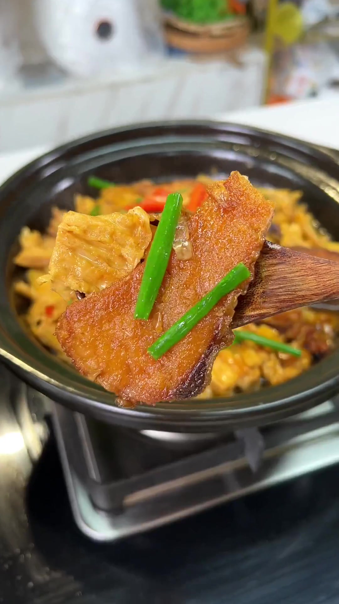 鱼腩腐竹煲，腐竹吸满汤汁，真的超下饭，做法也简单