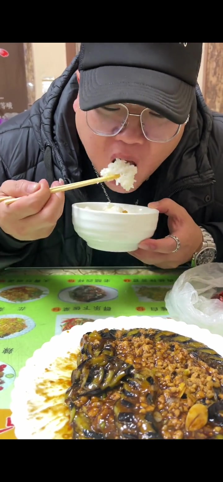 全国寻找特色美食之辽宁省传说沈阳第一的《炒鸡架》被腻到了