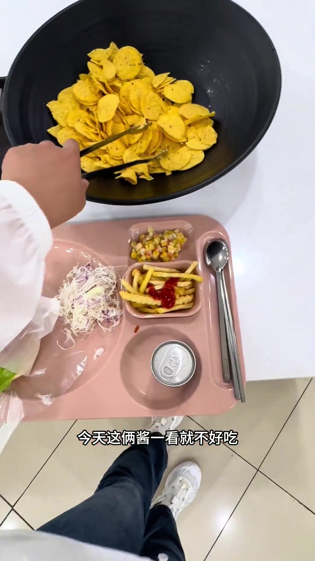 韩国大学食堂自制汉堡升级了
