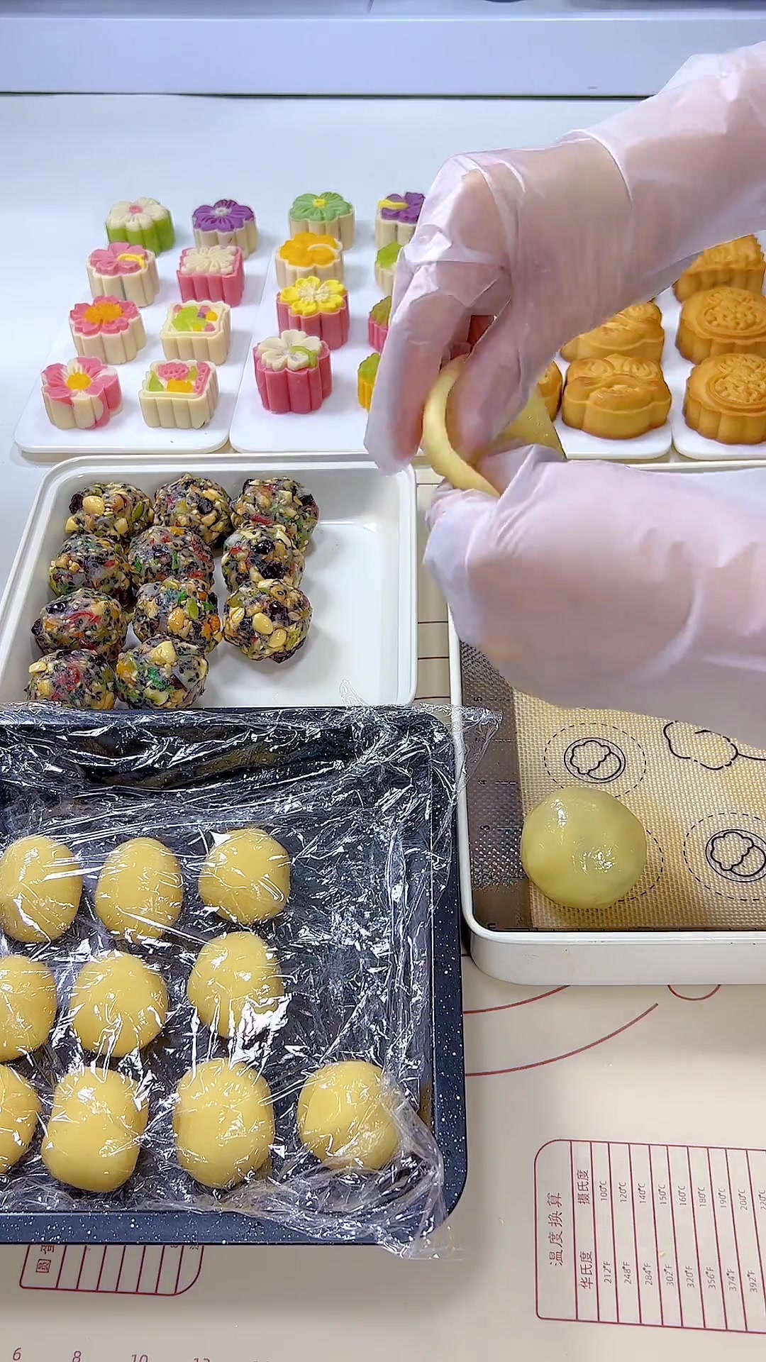 老式五仁月饼，爸爸妈妈们喜欢的口味，亲手做给他们吃，比买的更好更有意义
