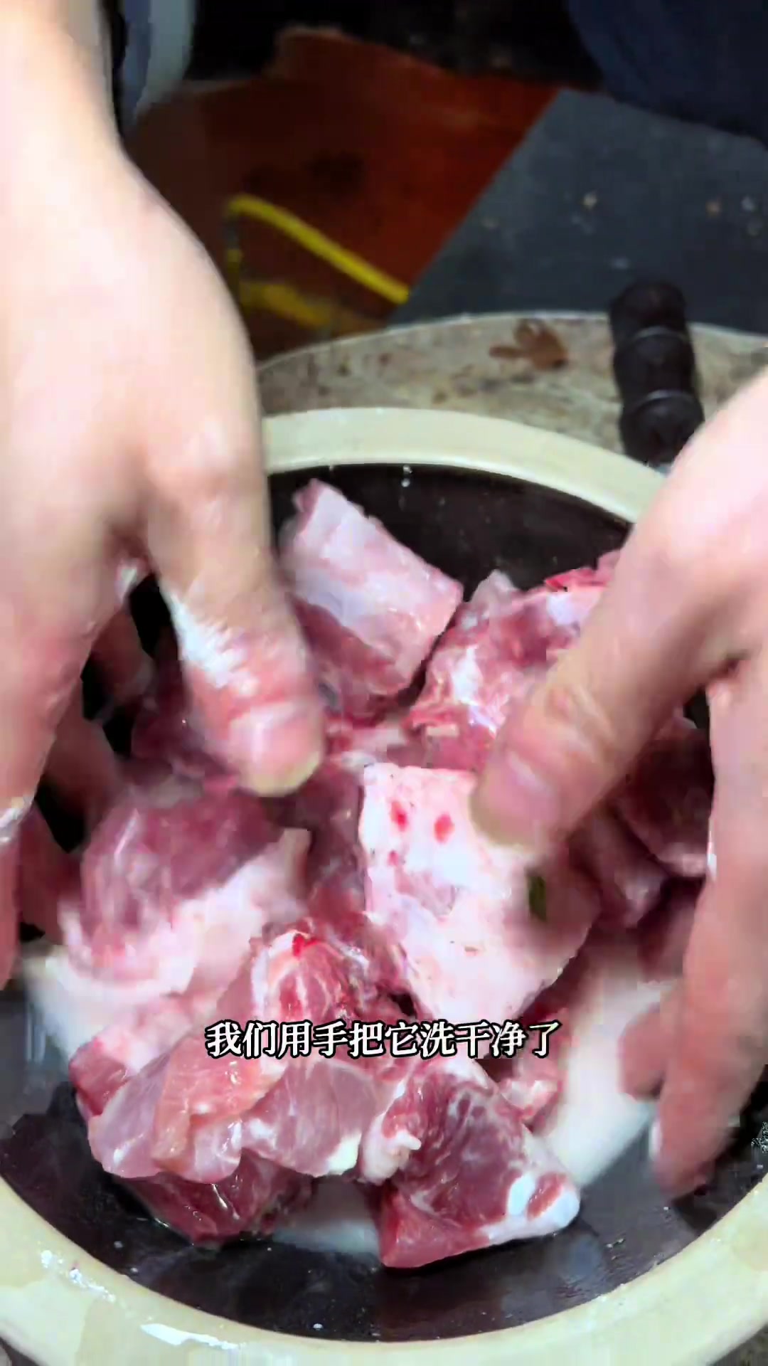 冬天的鱼面炖排骨这道黄梅县的美食也只能是家乡人才能品出个中味道