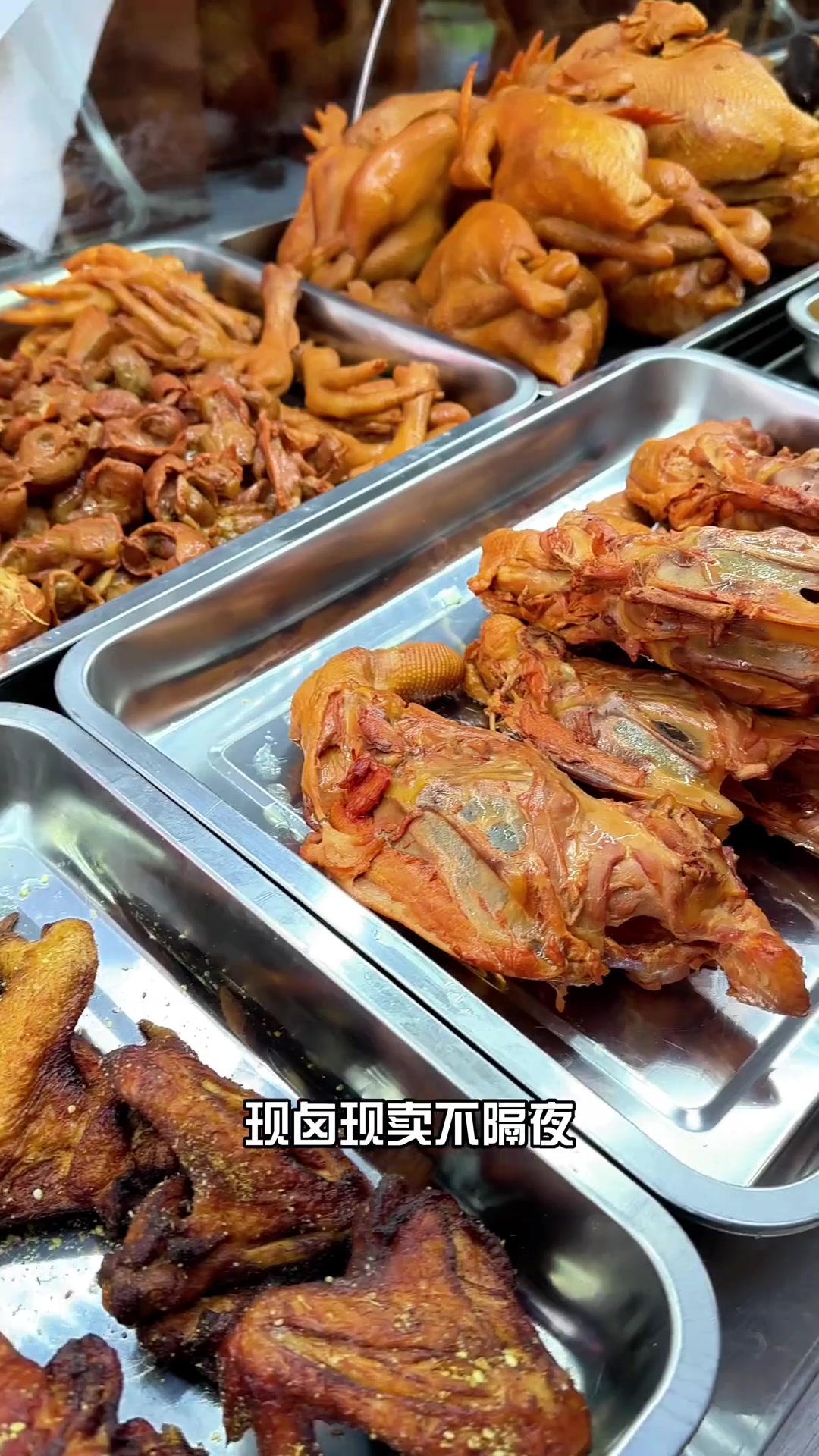 油纸包的这熟食和武侠小说里面的一样,还有乐山的甜皮鸭