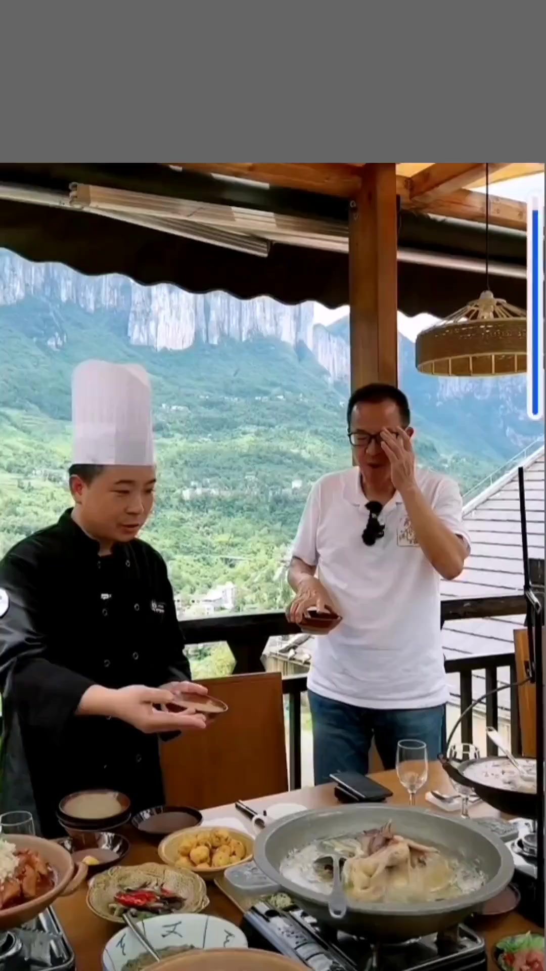 老师带团队抵恩施品尝特色莼菜，欢迎来尝！