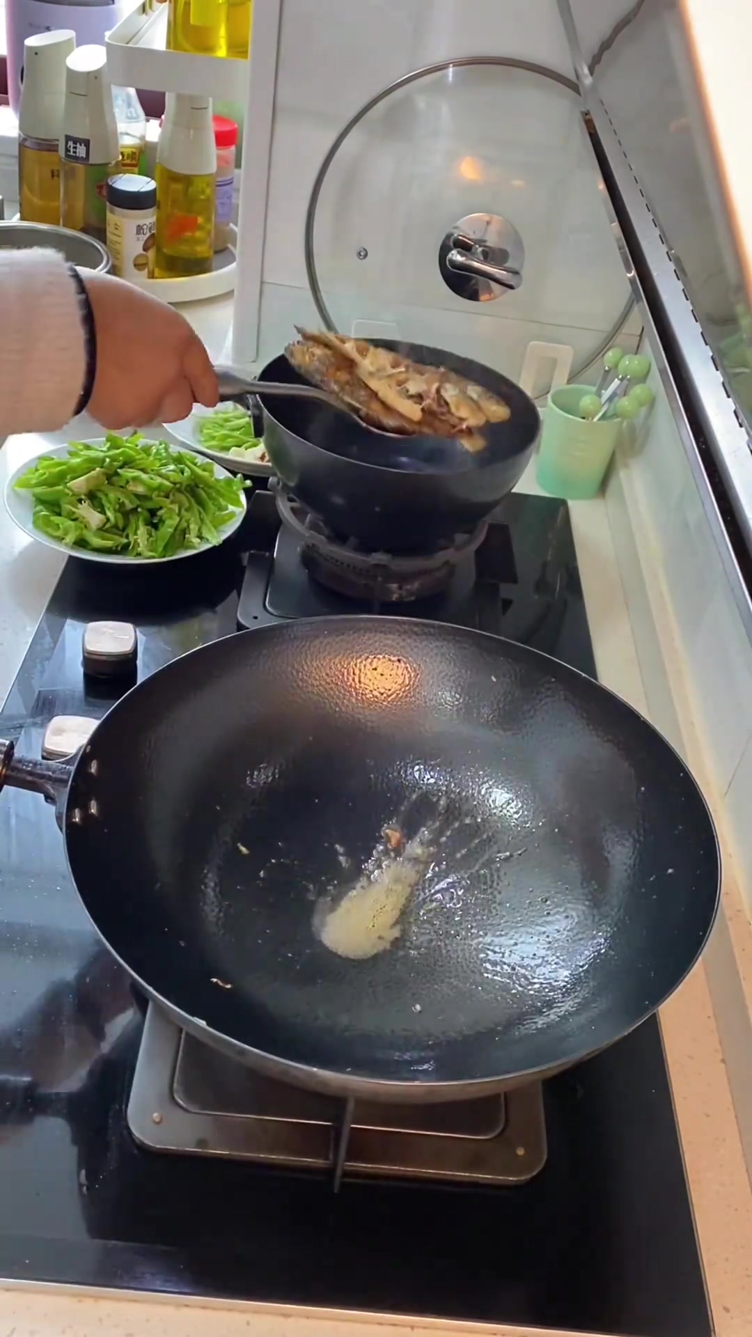 天冷了，给家人做道鲫鱼豆腐汤，喝完浑身暖乎乎！