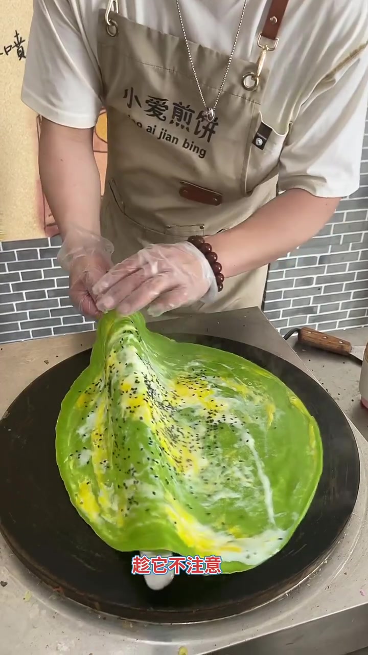 煎面不粘锅小妙招,菠菜面糊煎饼教程来啦!