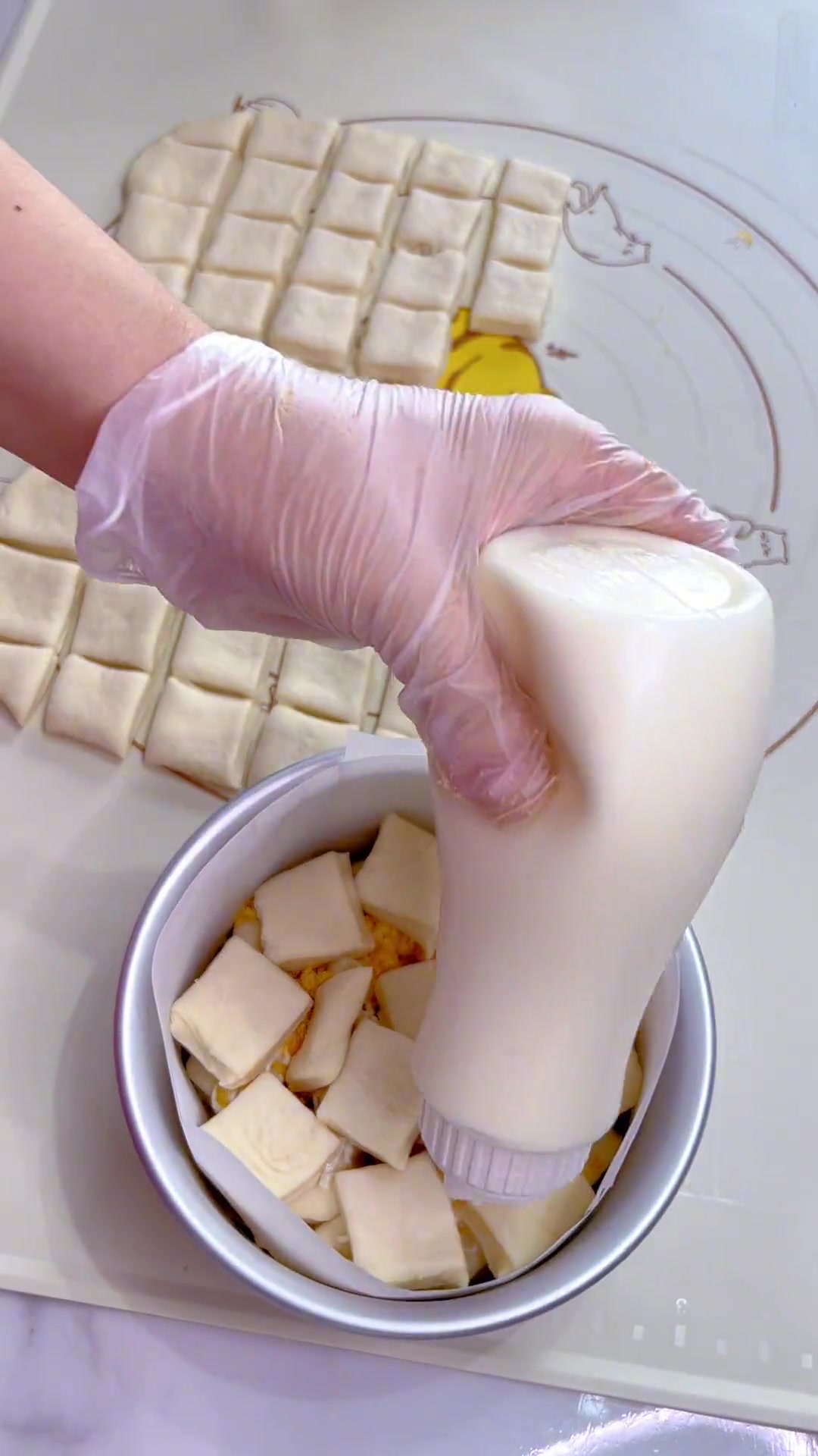 咸口的手撕肉松面包来喽～面包体组织蓬松暄软，撕着吃也很过瘾～