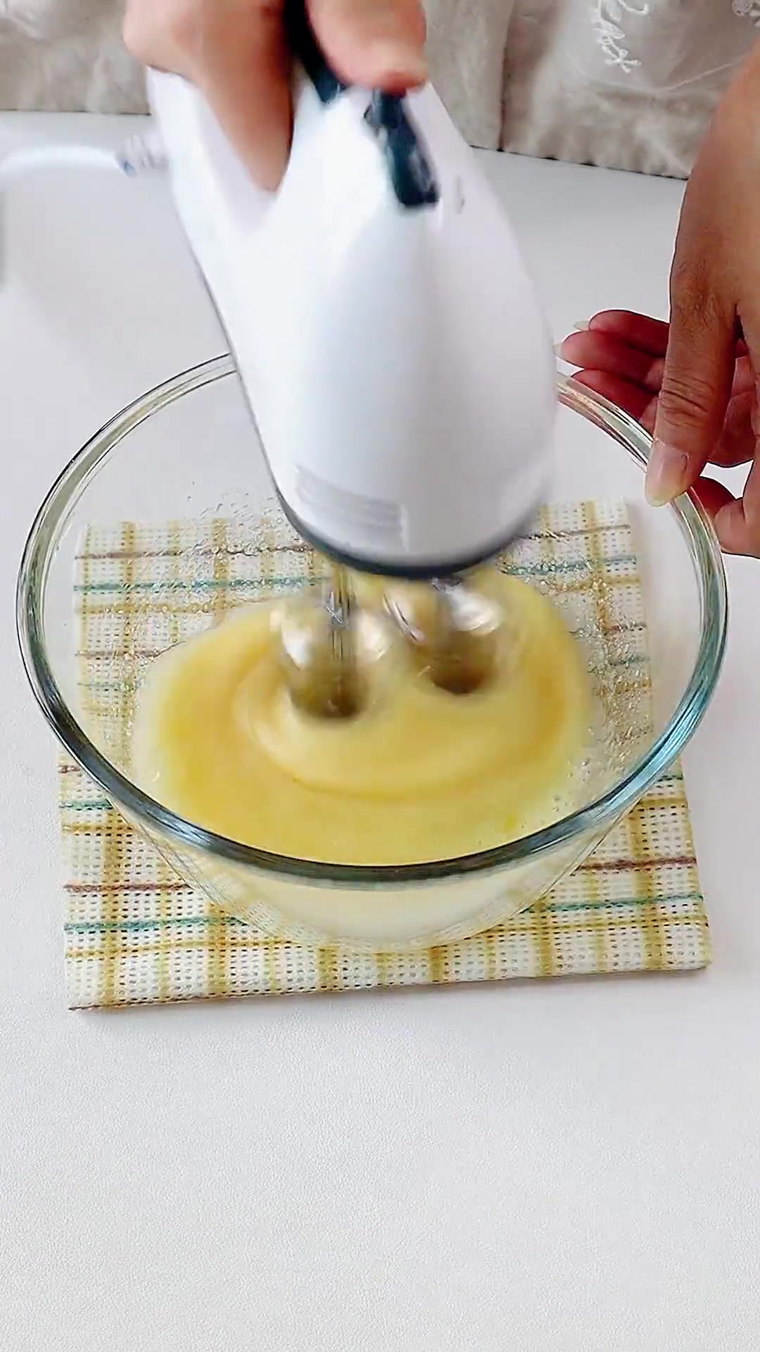 蛋月烧蛋黄肉松月饼巨巨巨好吃