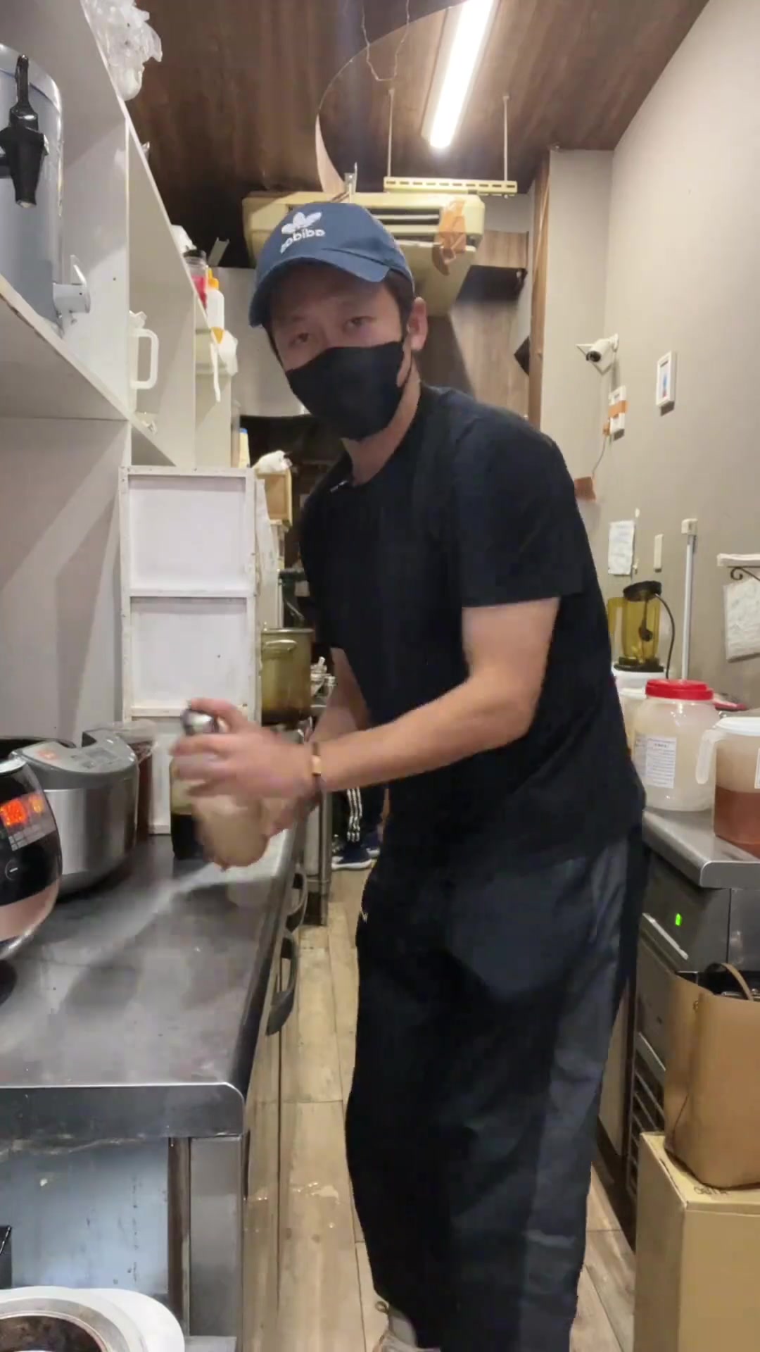 带大家看看在日本奶茶店是怎样做奶茶的