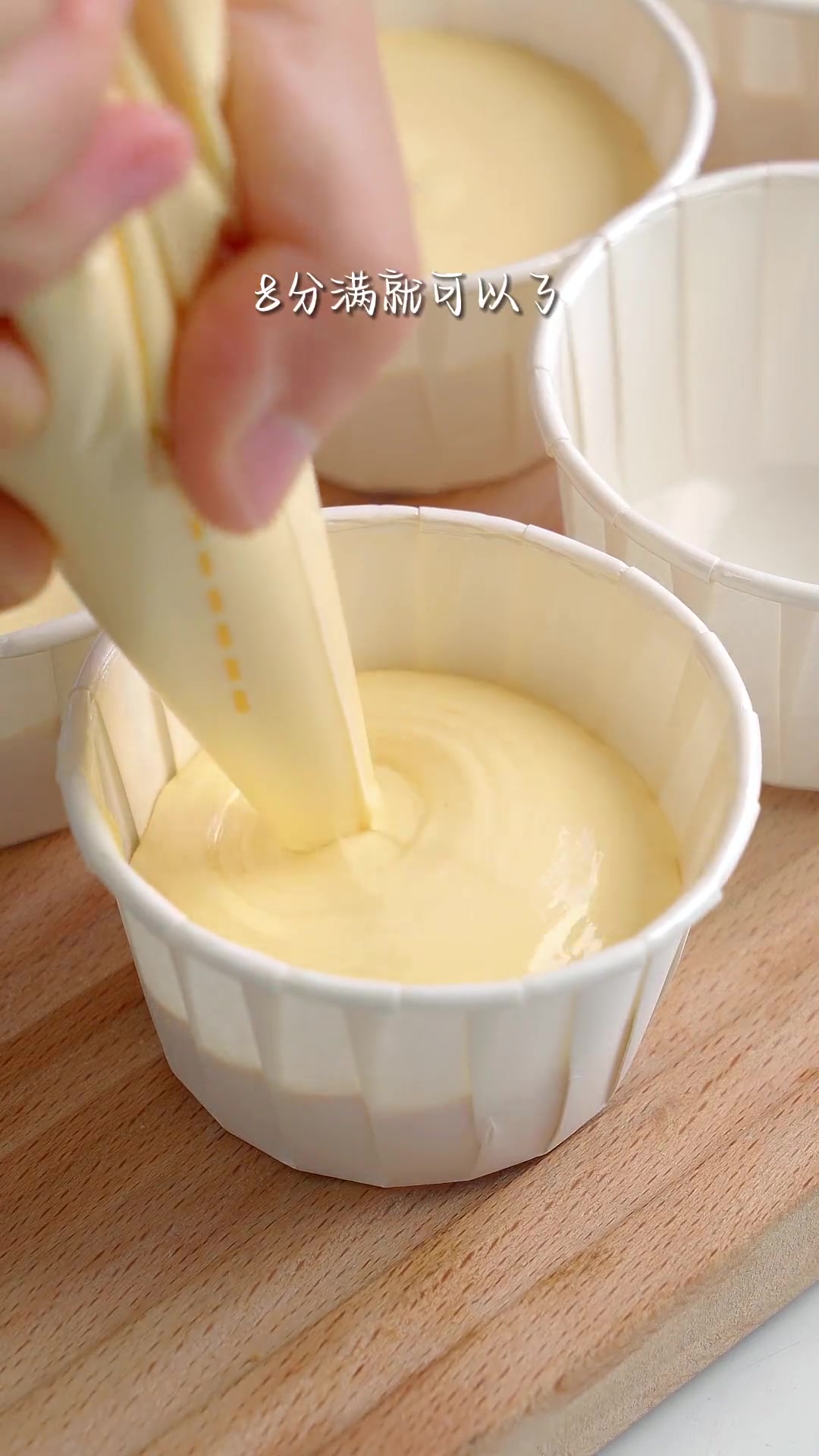 甜品店十块一个的纸杯蛋糕，在家做不到一块去