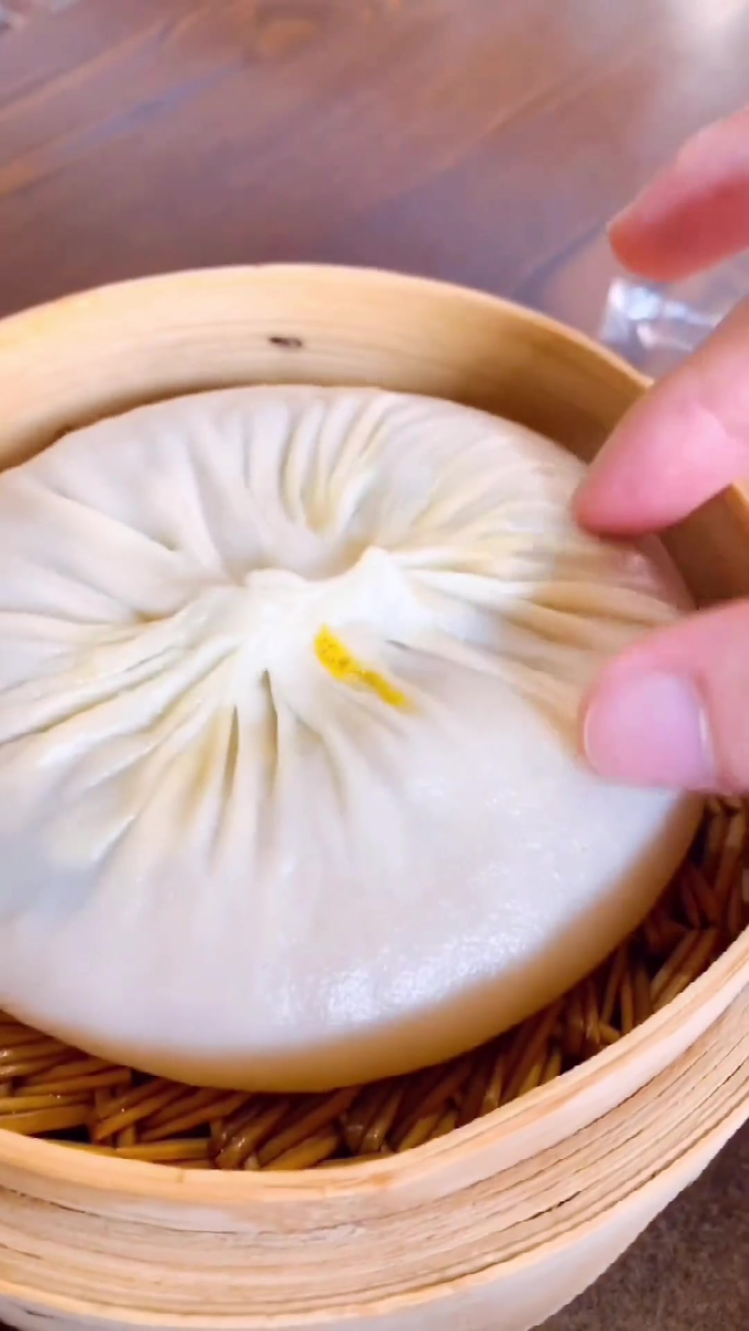 做灌汤包面皮是关键,要皮薄汁多、存汤不破皮