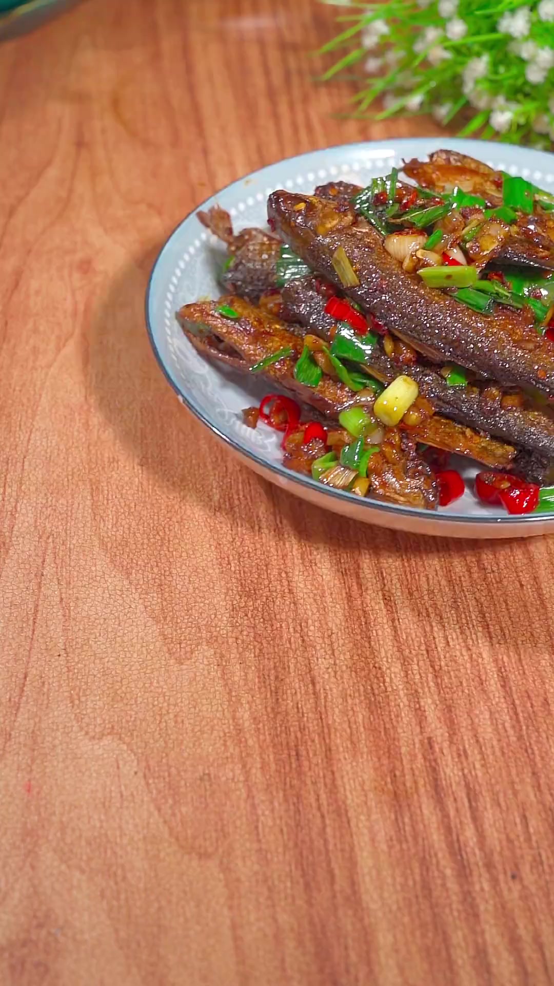 湖南一家土菜馆的招牌菜香辣刁子鱼,香辣下饭越吃越过瘾