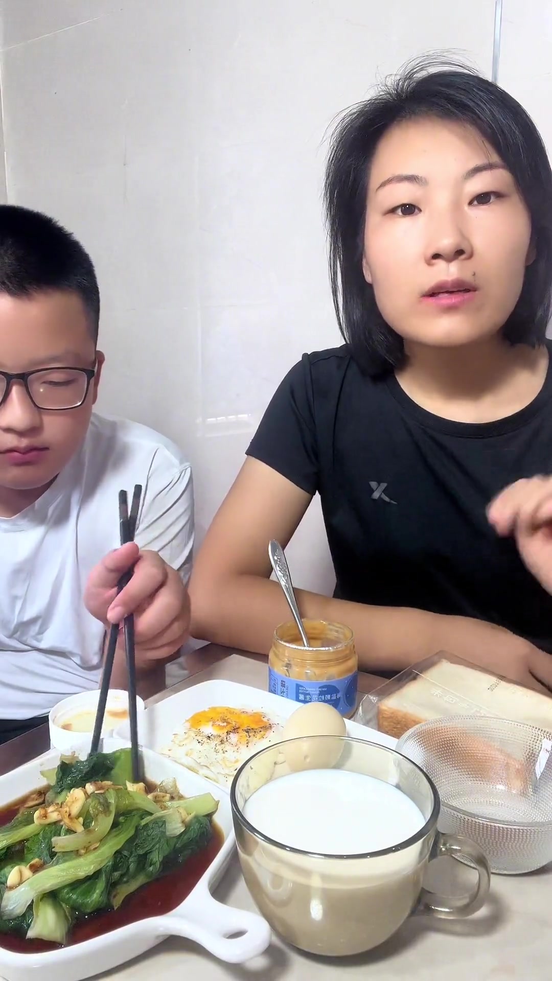 管理体重：营养均衡吃三餐，同时控制量