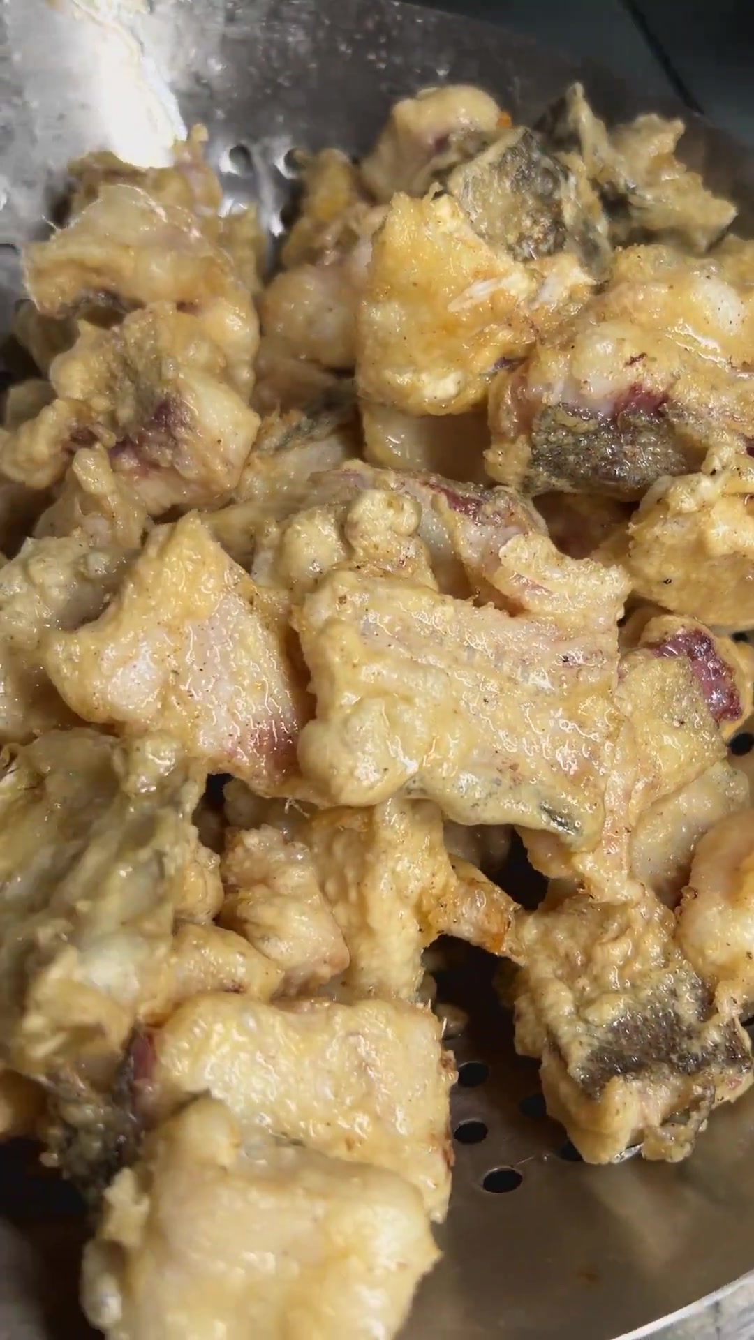 太安鱼俗称“坨坨鱼”，是有名江湖菜，吃法考究