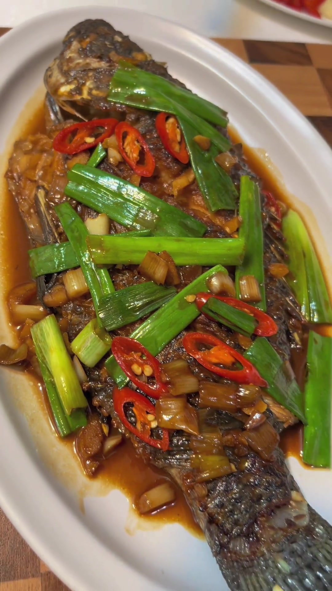 红烧罗非鱼这样做，入味好吃又下饭