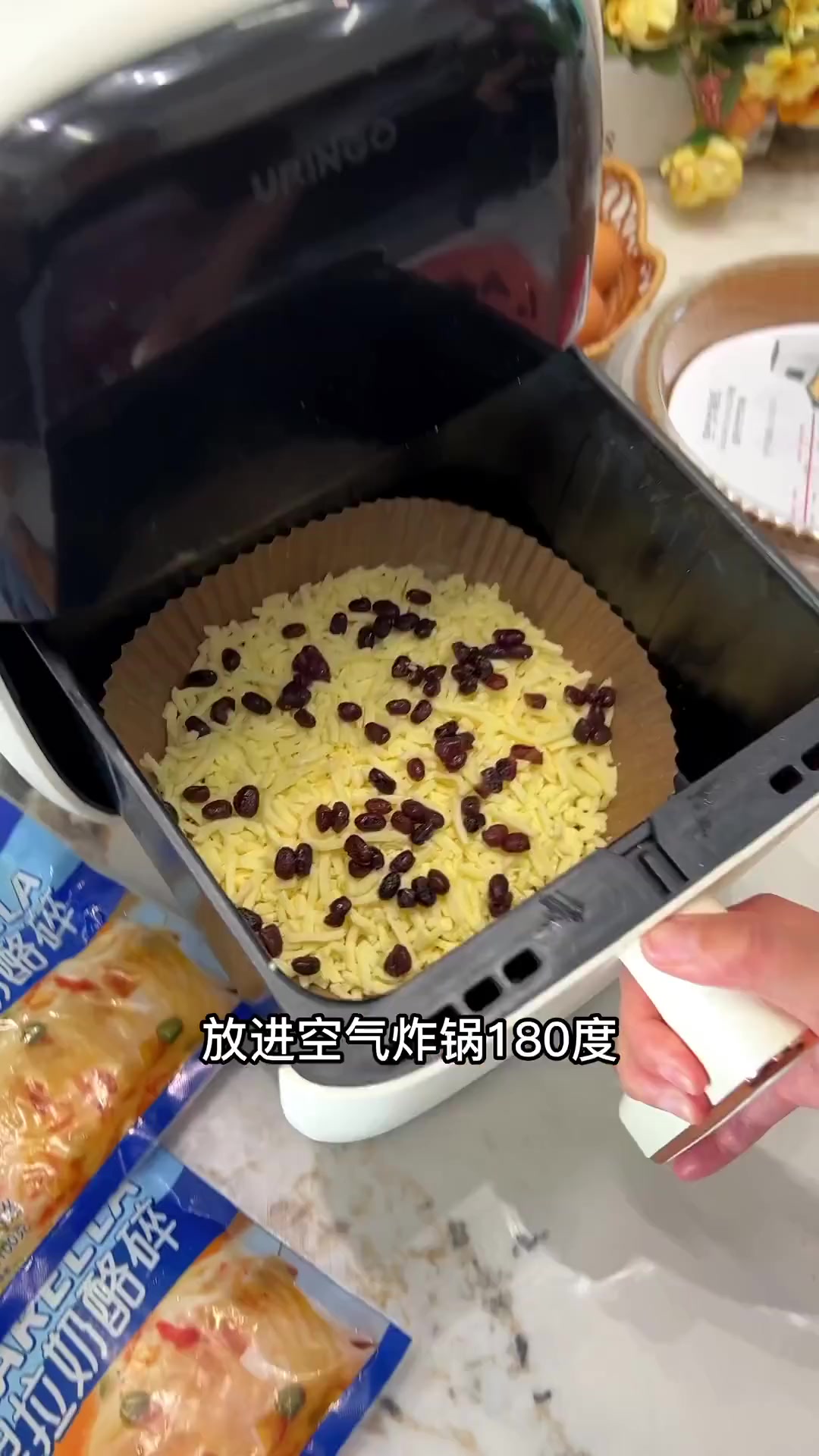 没想到用芒果也能做披萨,不仅做法简单,关键的是香甜又拉丝大人孩子都爱吃