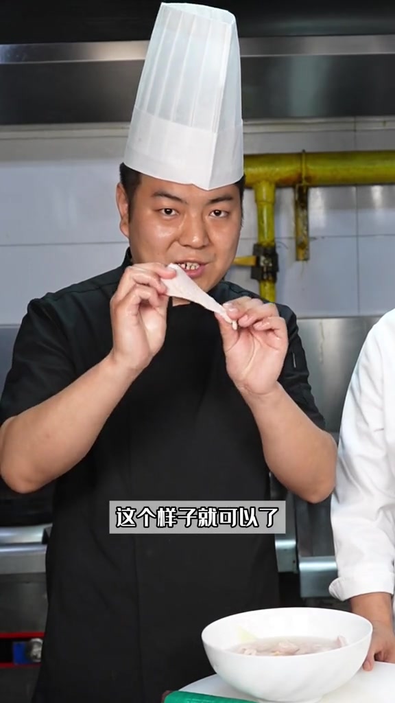 厨者王波教做黑龙江驻京办版传统锅包肉，与驻京办精英大佬一起学做菜