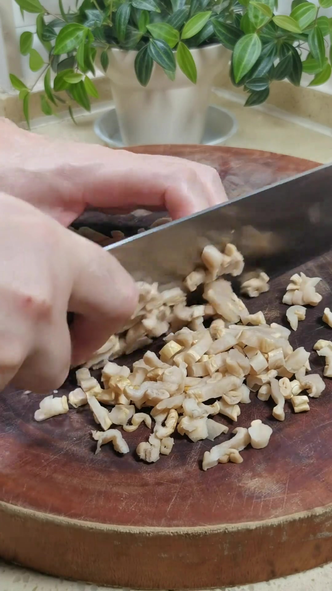 萝卜干炒腊肉香辣脆爽开胃下饭，地道湖南家常菜