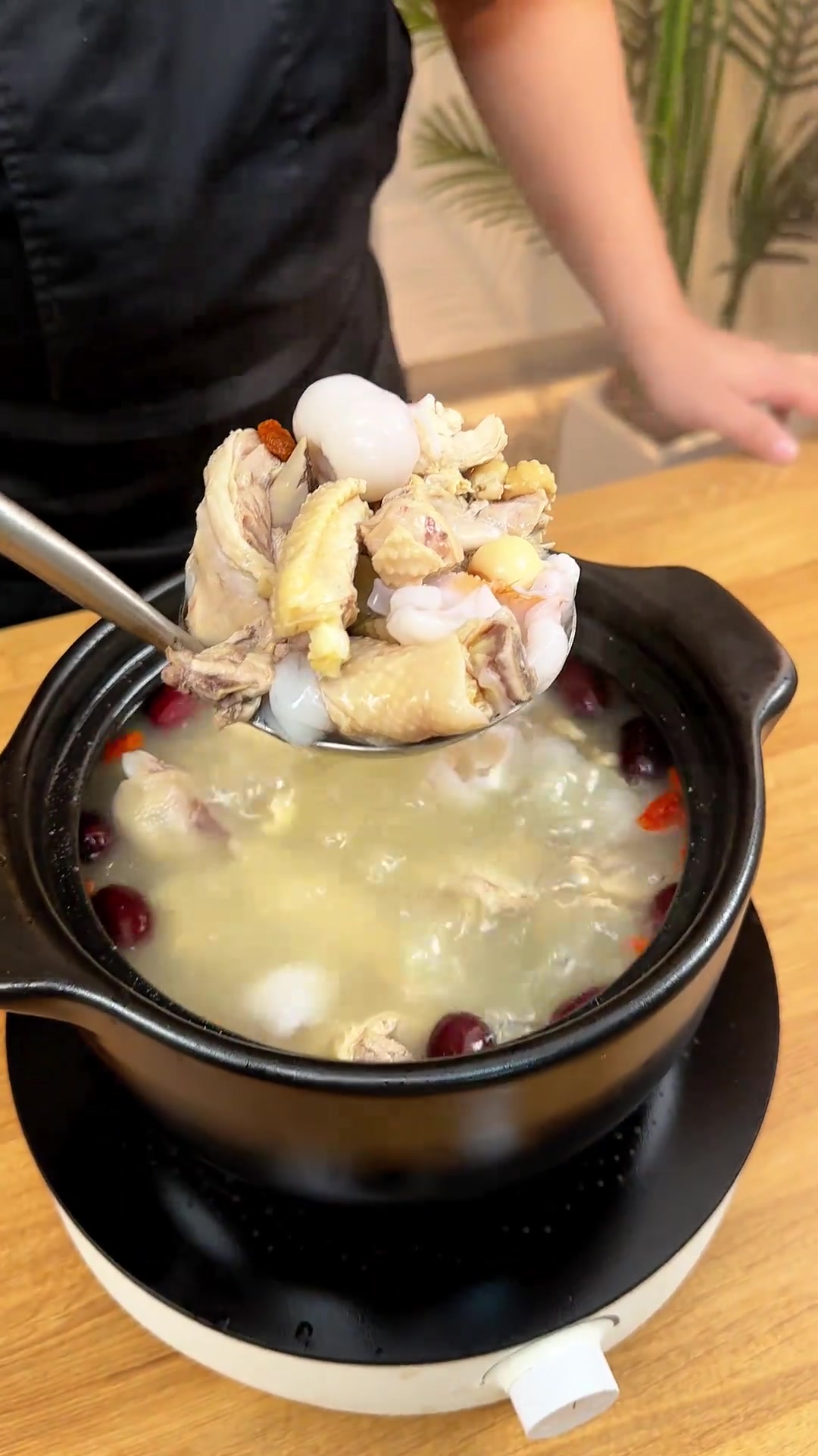 荔枝莲子鸡汤，广东特色靓汤，滋补养生美味