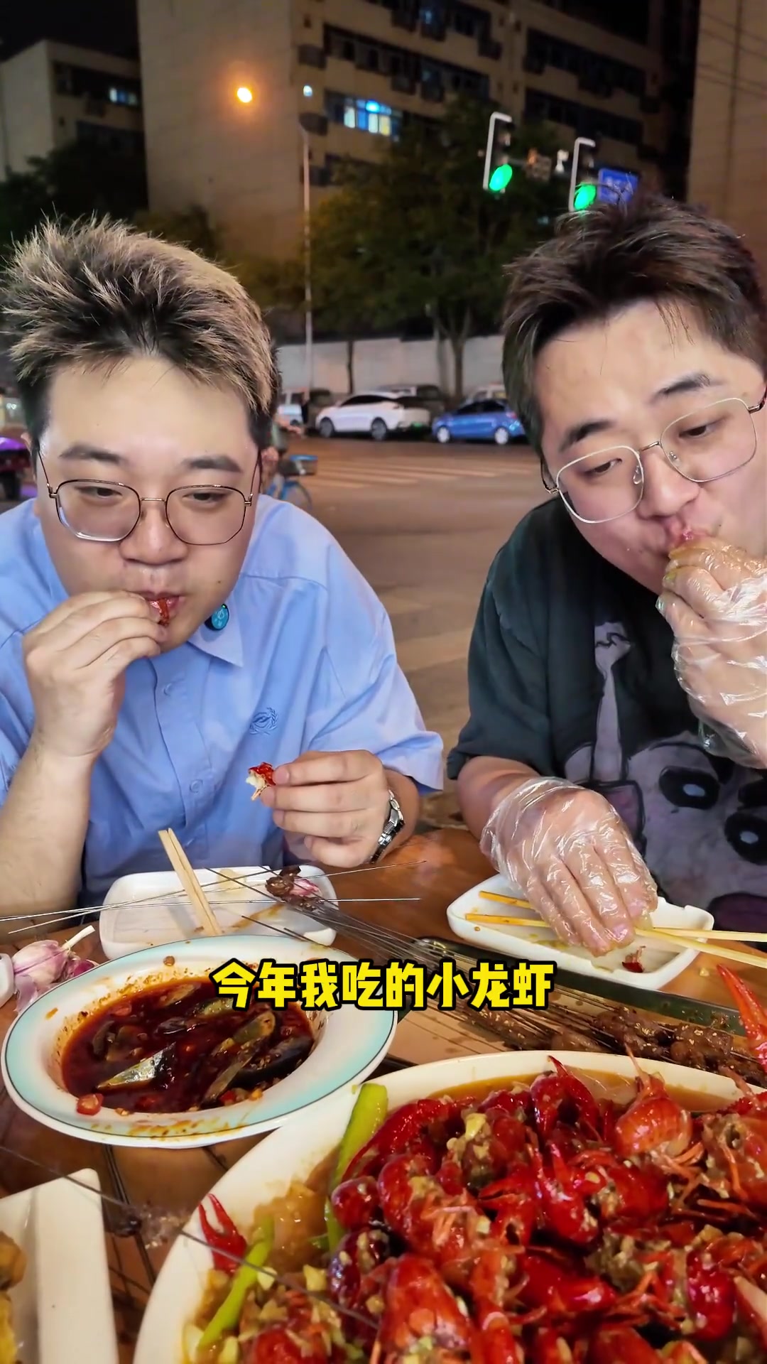 东元西路夜市烤肉，一元一串的美味，小龙虾与烧烤盛宴